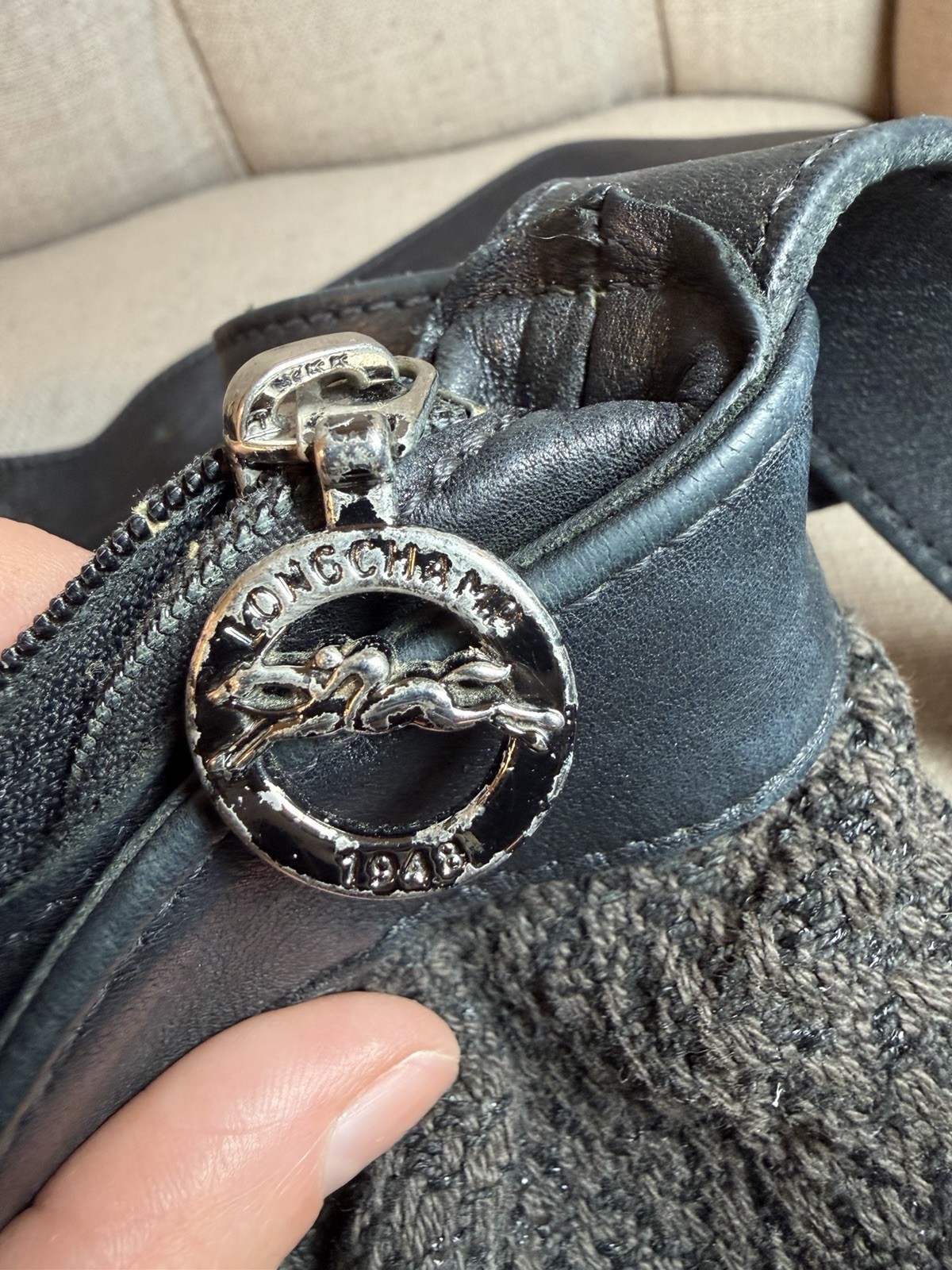 Longchamp Vintage Shoulder Bag (Needs to repair the zip, see photos )