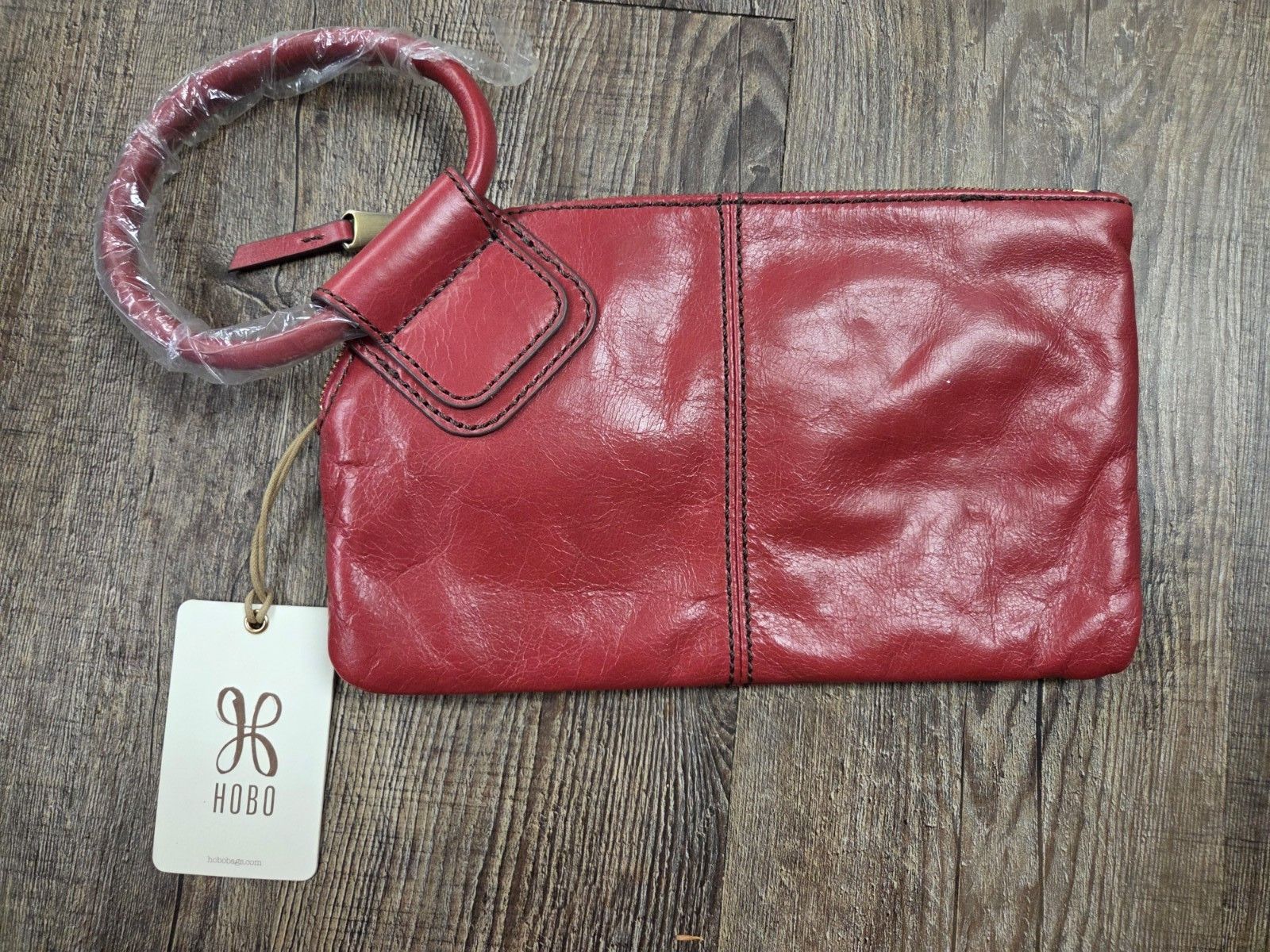 HOBO NWT Wristlet Clutch Ring Sable Cranberry Red Wallet Genuine Leather