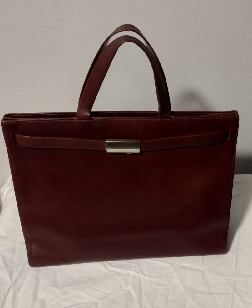 Stunning Design! Calvin Klein Fashion Leather Handbag–Sophisticated & Stylish