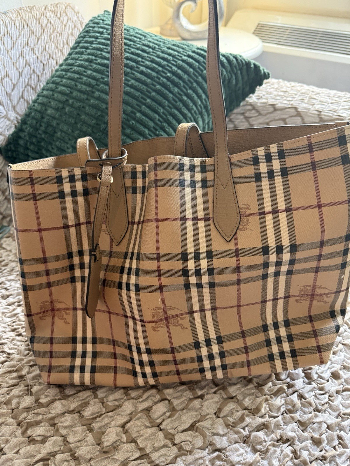 Burberry Beige Plaid Tote Bag Women’s Double Handles Inner Pockets Open Top