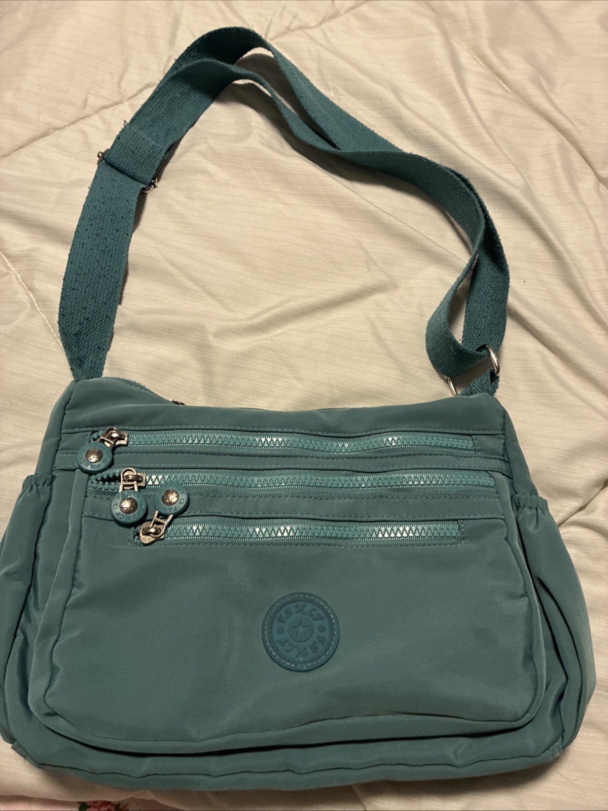 Used Women Blue Crossbody 5 Pockets Zipper and Side Pockets 2 Green