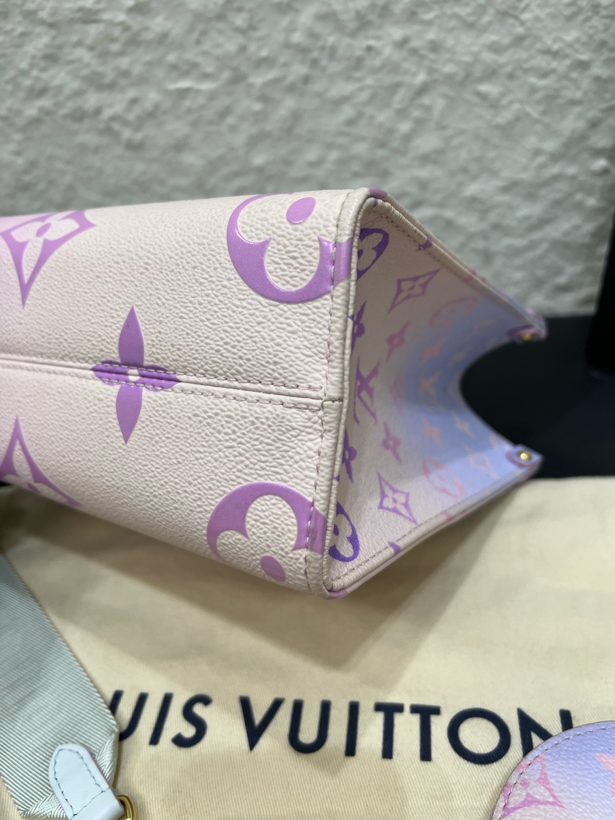 Louis Vuitton Spring Limited Onthego Small Pink Lavender Canvas Tote Crossbody D