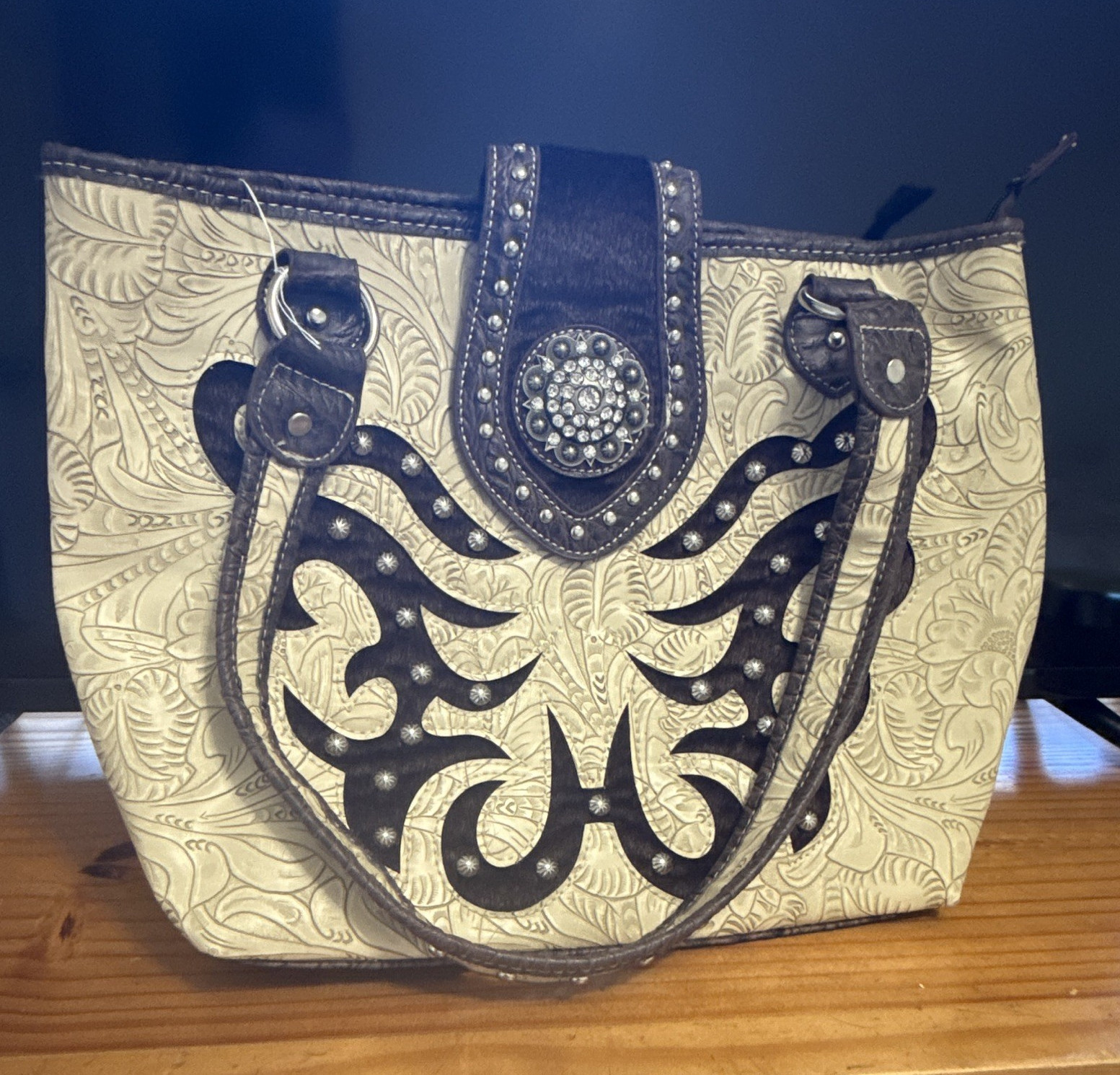 Women’s Beige & Brown Floral Studded Tote Zip Closure, Lined, Pockets