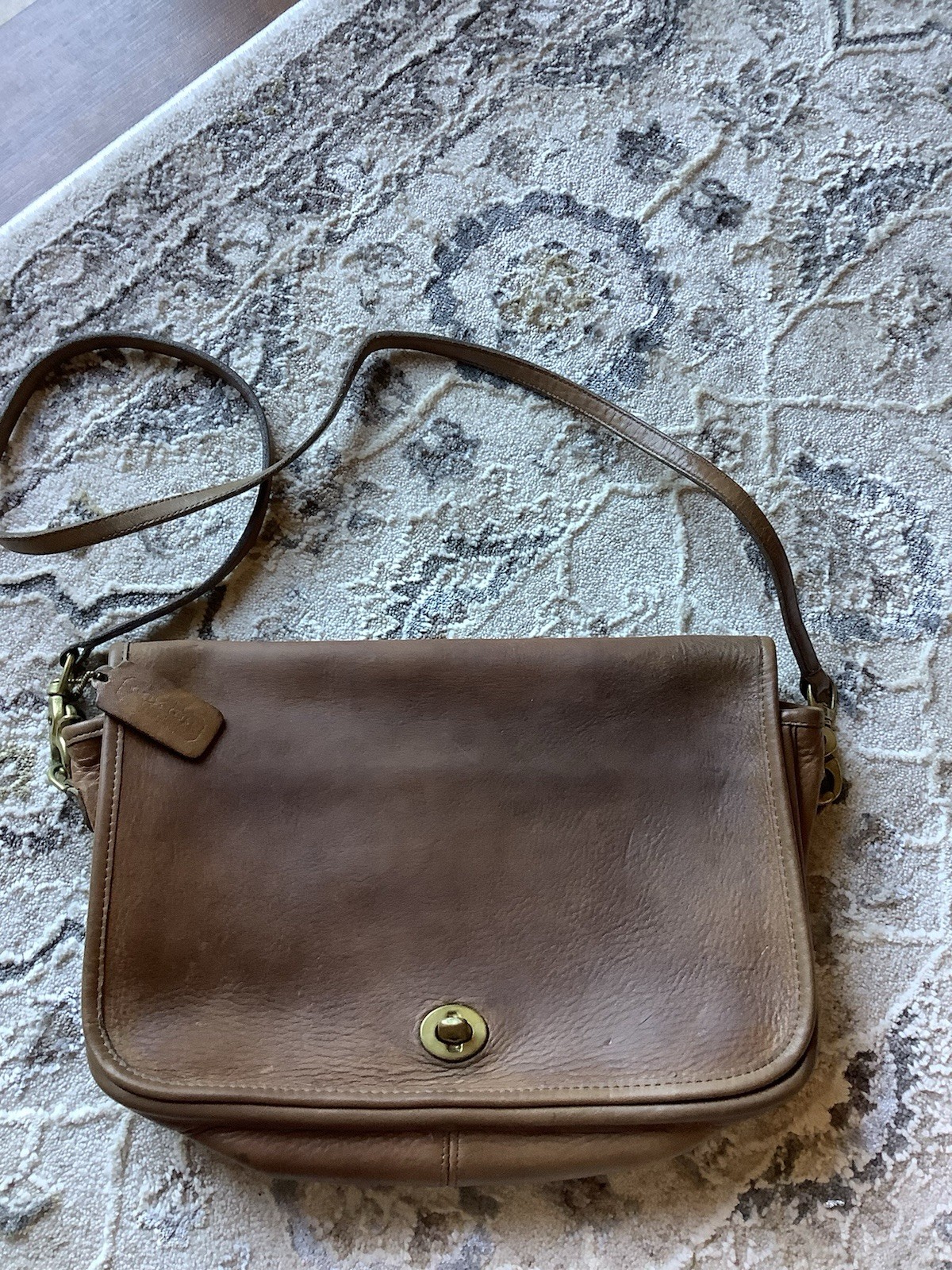 COACH Vintage Brown Leather Shoulder Strap Turn Lock No. 284-4019