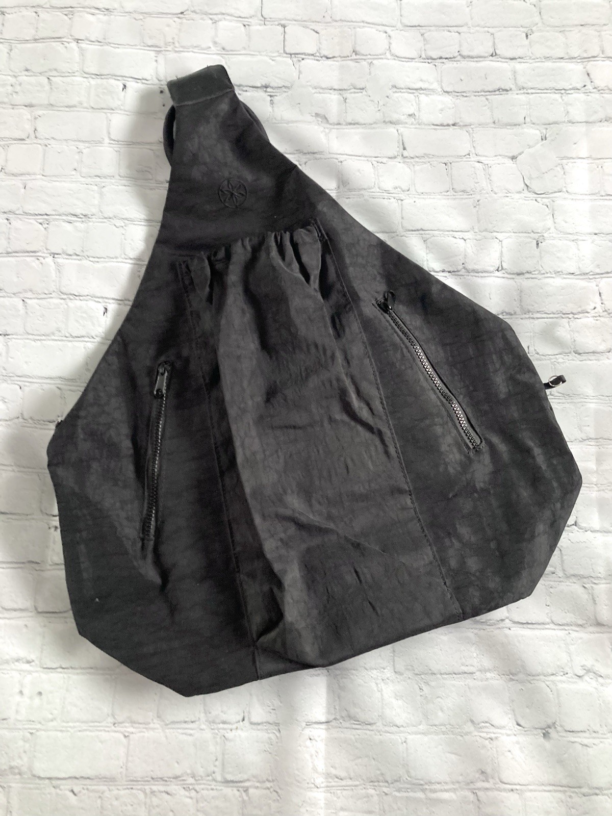 Gaiam Bucket Bag Crossbody Draw String Sling Yoga Commuter Black Hiking Backpack