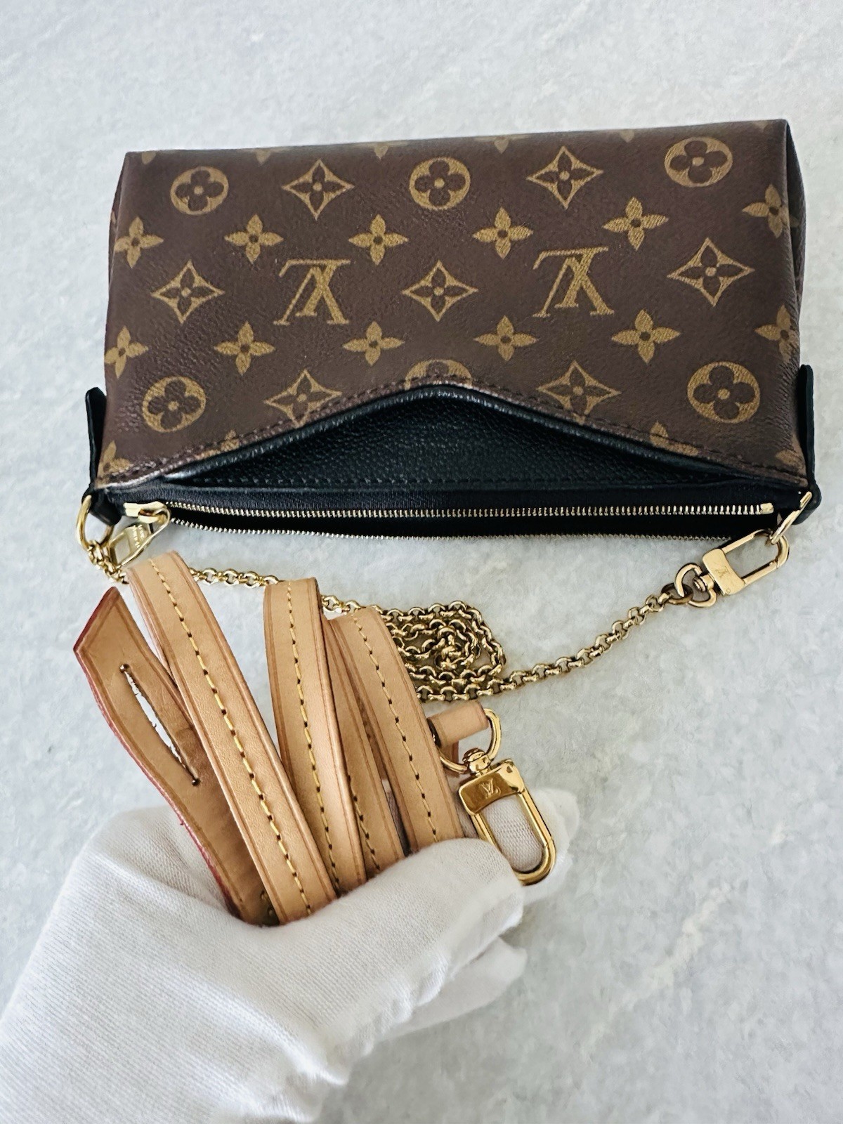 Louis Vuitton Pallas Clutch Monogram Noir | Excellent Condition