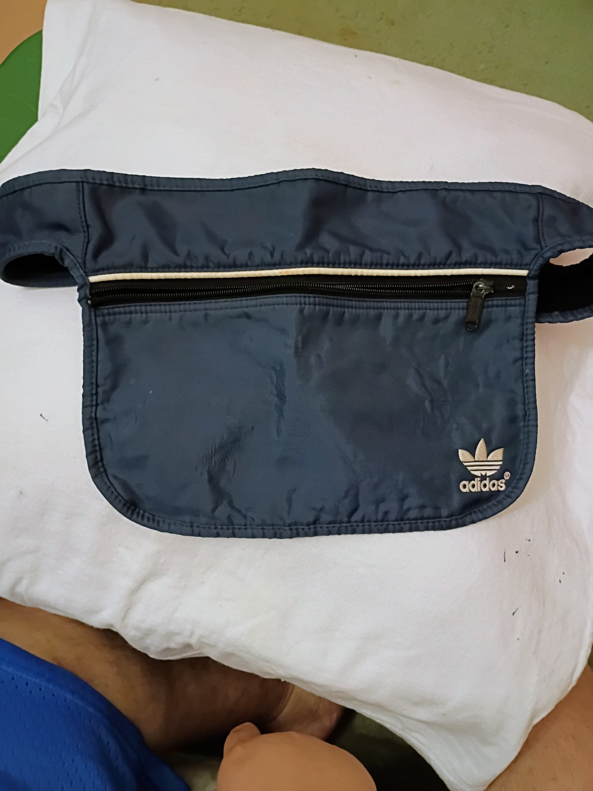 ADIDAS Wait Pouch Zipper Body And Lining 100% Nylon Back 100% Polyester Blue…