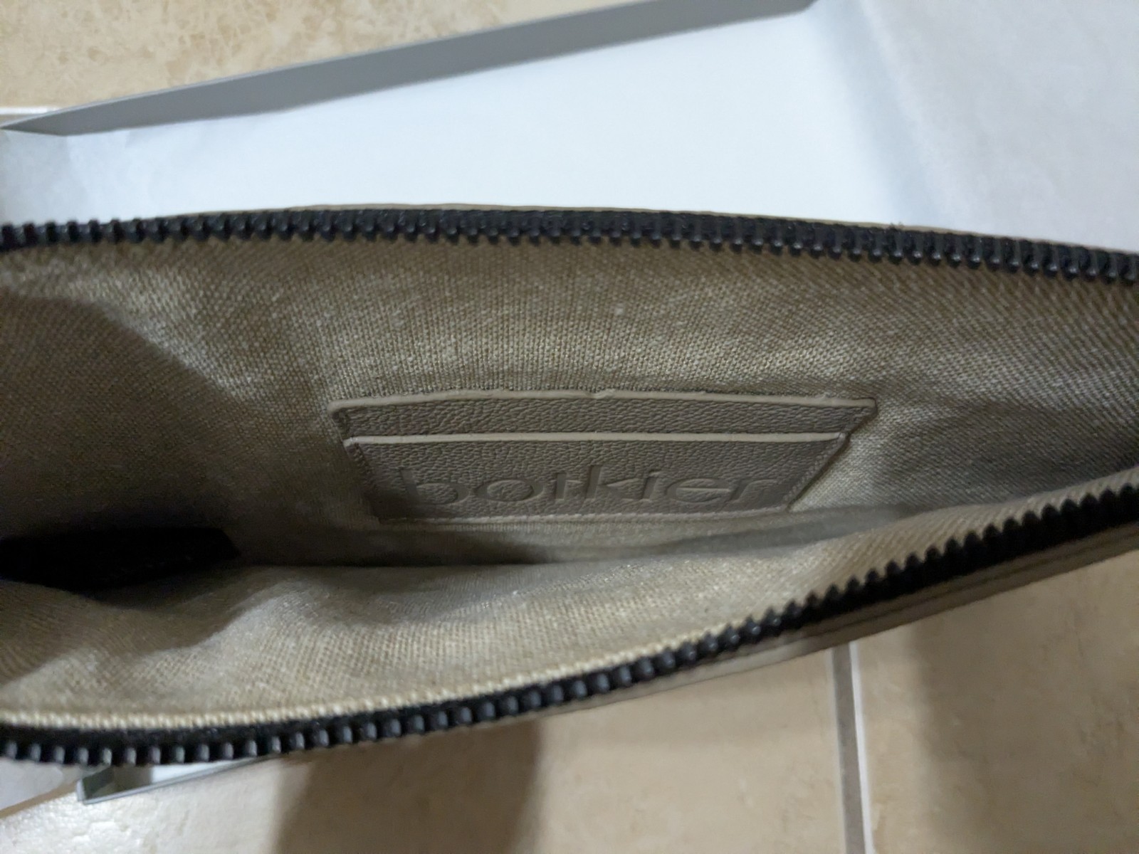 NEW BOTKIER NEW YORK LEATHER CLUTCH GRAY/BEIGE