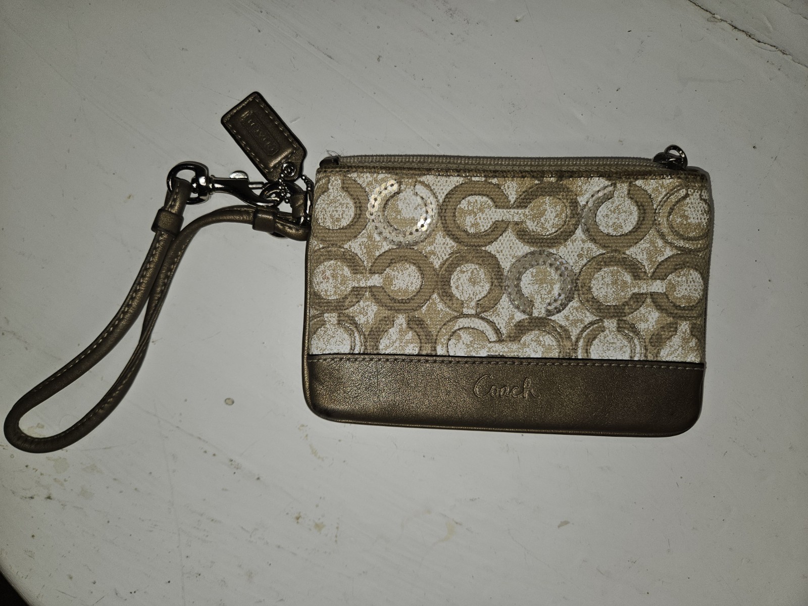 Coach wristlet wallet (15 cm (5.9″) x 10 cm (3.9″))