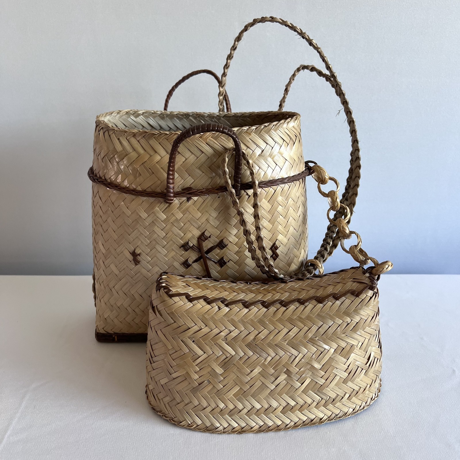 Vintage Hand Woven Straw Basket Handbag Shoulder Bag Folk Art Boho Purse Lid