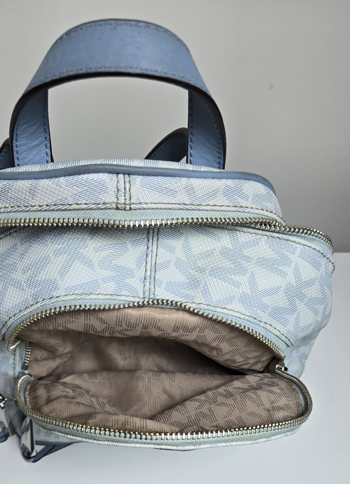 RARE Michael Kors Rhea Medium Backbag Signature Logo Soft Sky Blue White