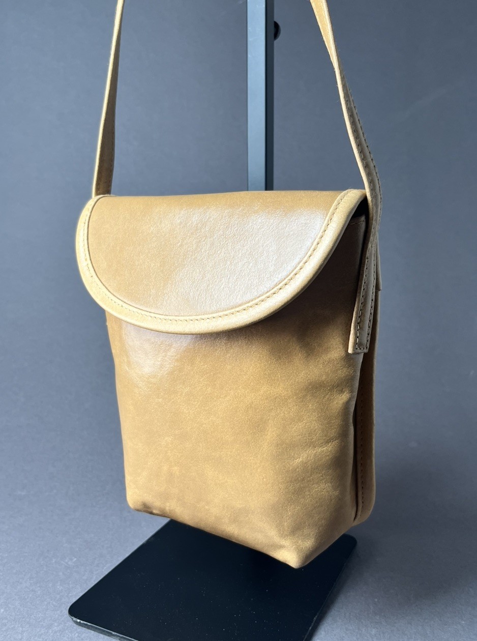 Vintage Wilsons Leather Maxima Crossbody Handbag Purse Natural Tan Small 7.5”