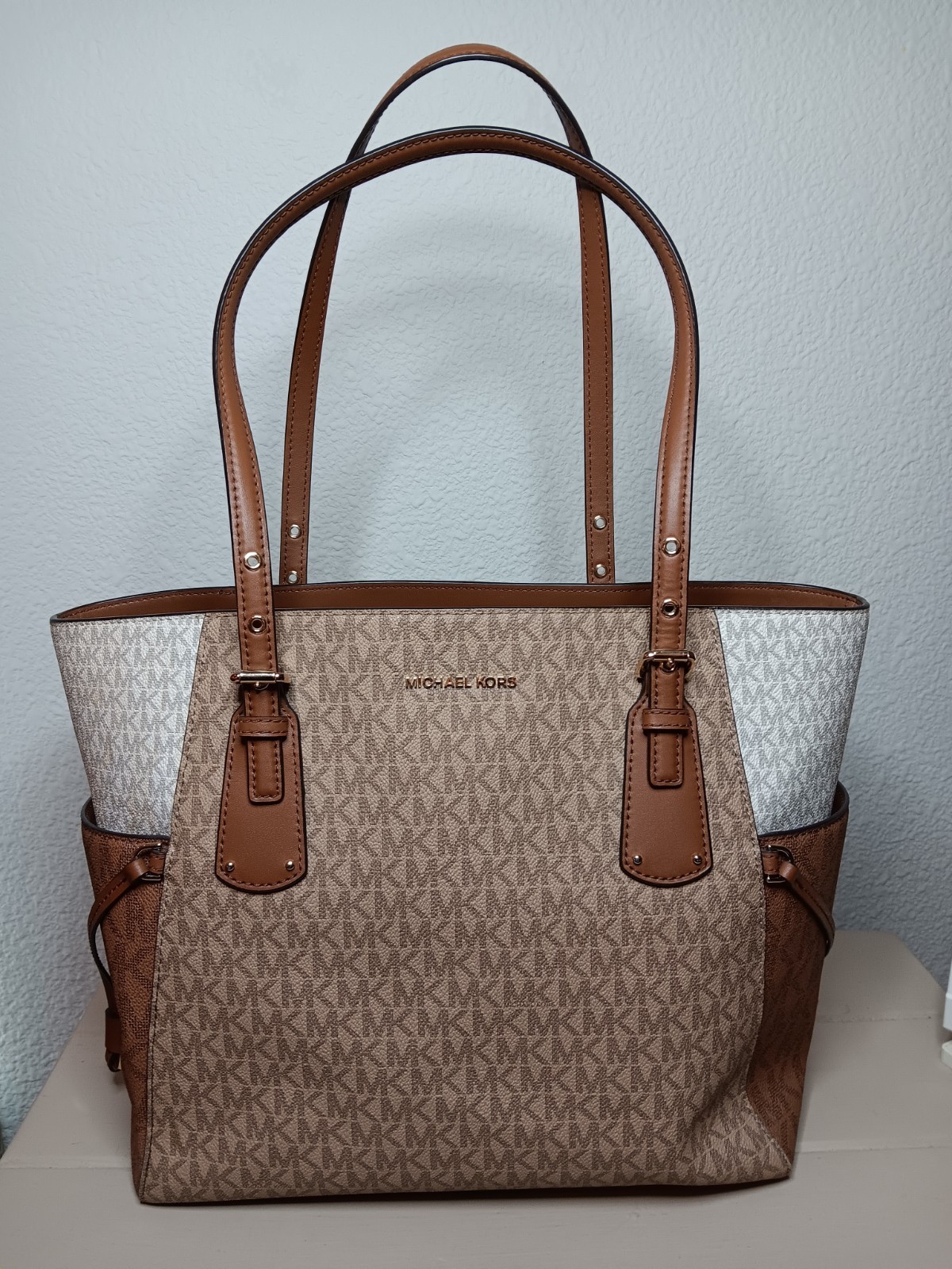 MICHAEL KORS VOYAGER LARGE TOTE SHOULDER BAG CAMEL BROWN WHITE MK LOGO NO TAGS