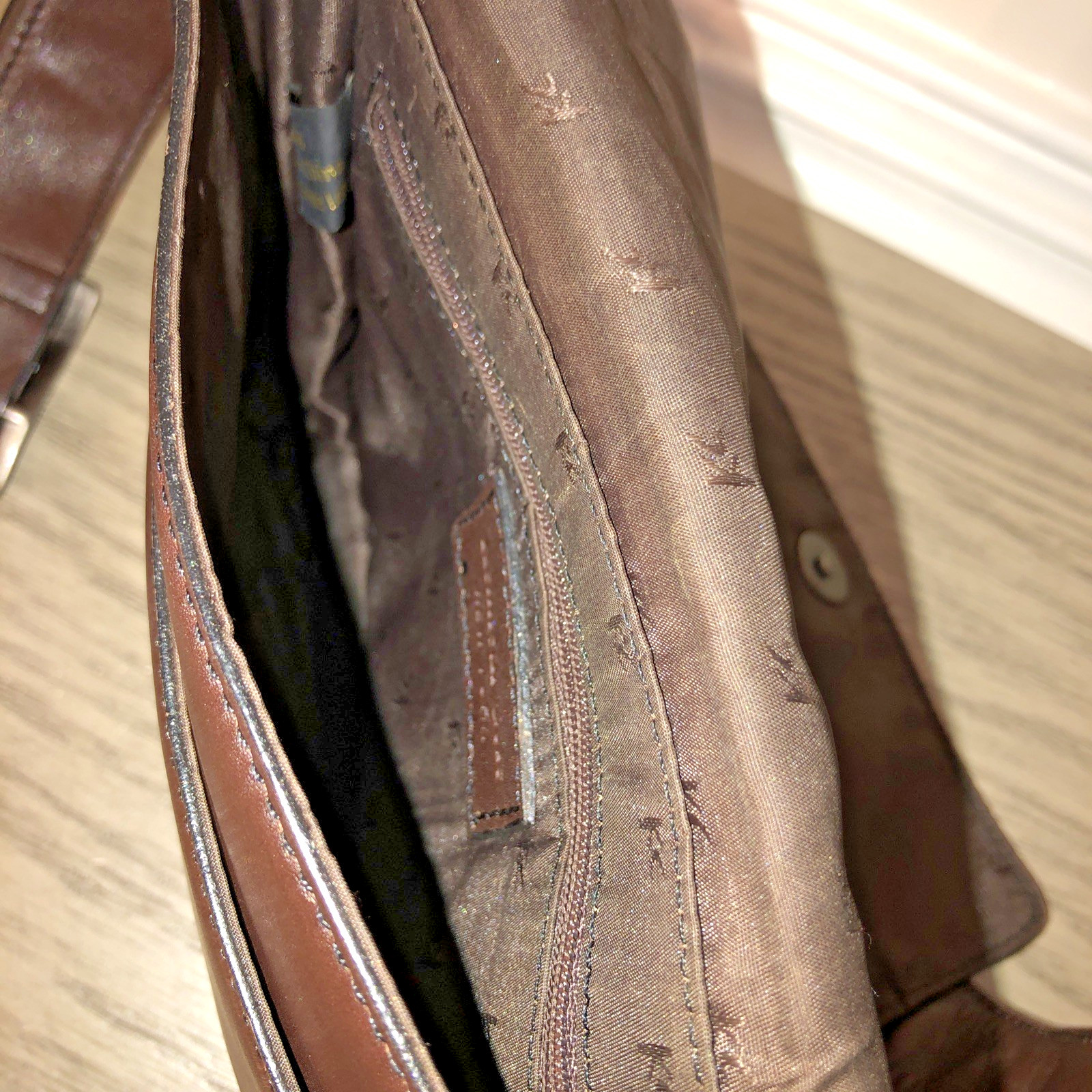 Kenneth Cole Brown Soft Leather Crossbody Travel Bag Carry All Zip Pockets