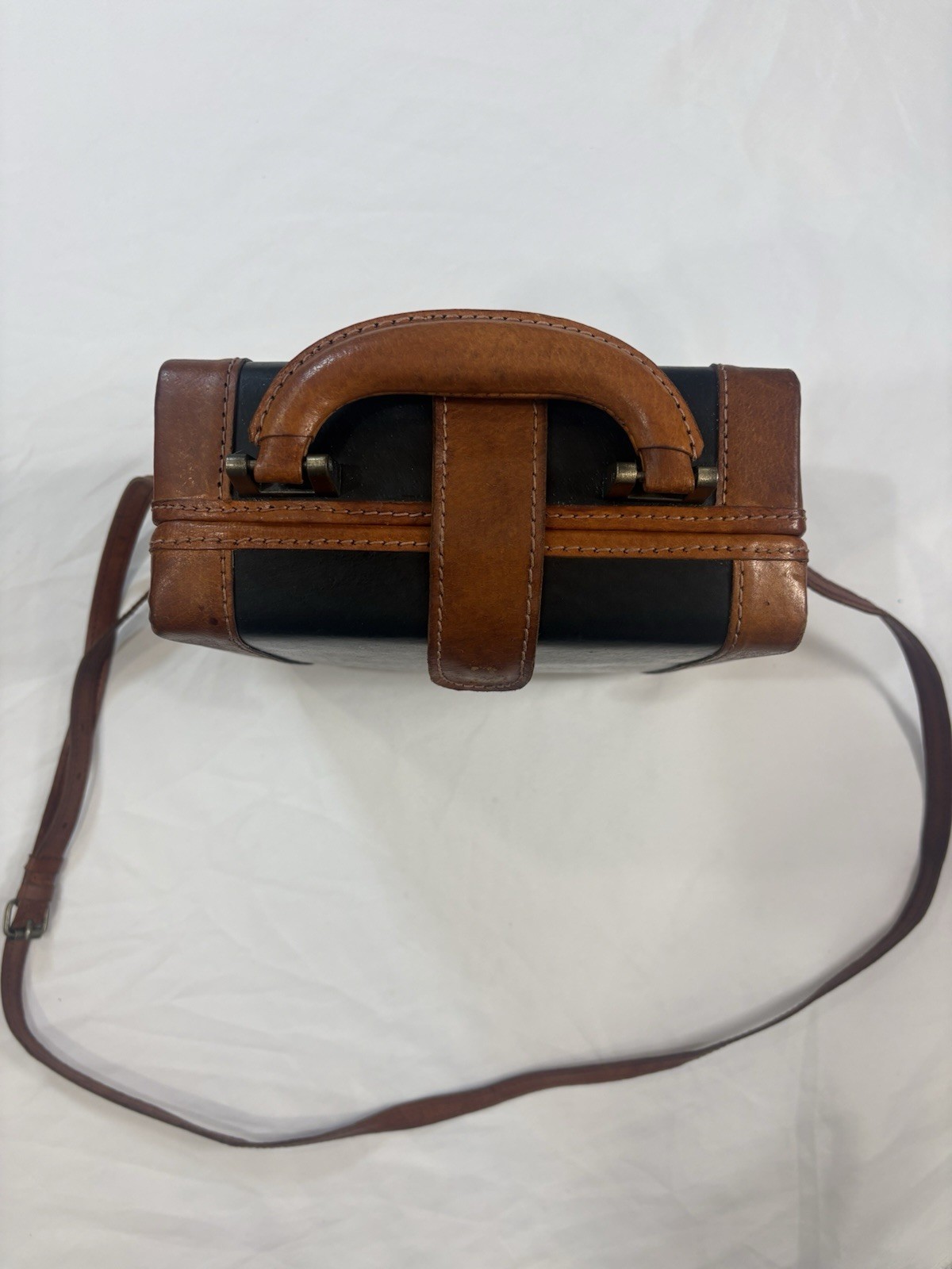 Leather Vintage box-shaped crossbody bag Black With Brown Trim