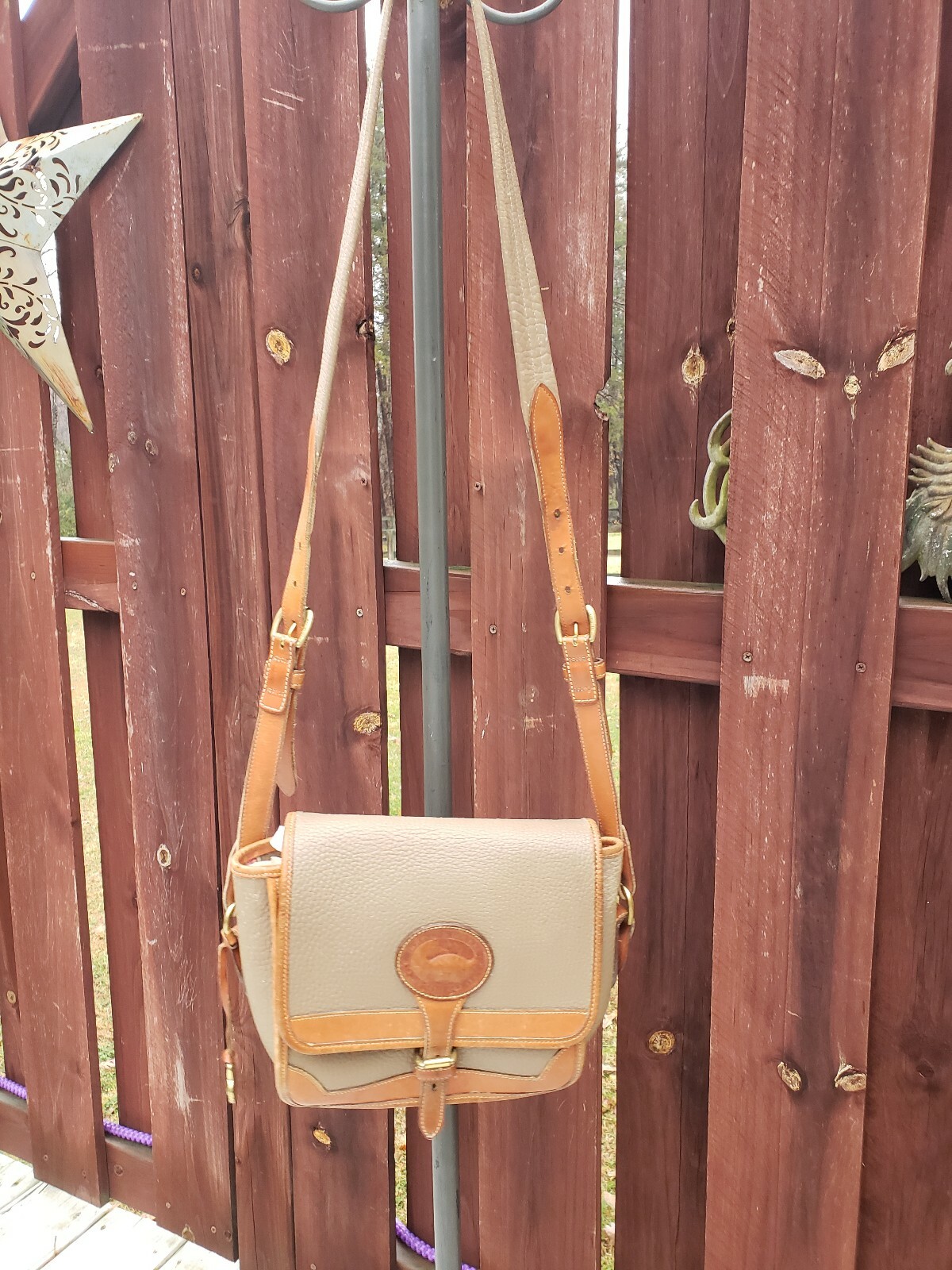 Vintage Dooney & Bourke Taupe Leather Crossbody Shoulder Bag 8″L x 7-1/2H x 4″D