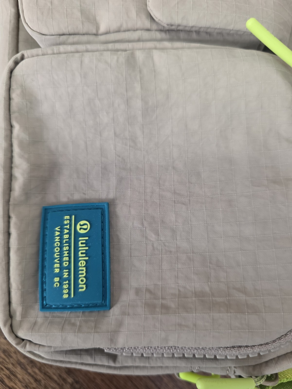 Lululemon Multi-Pocket Crossbody Bag Sheer Oak Beige/Sour Purse Khaki/Lime Green