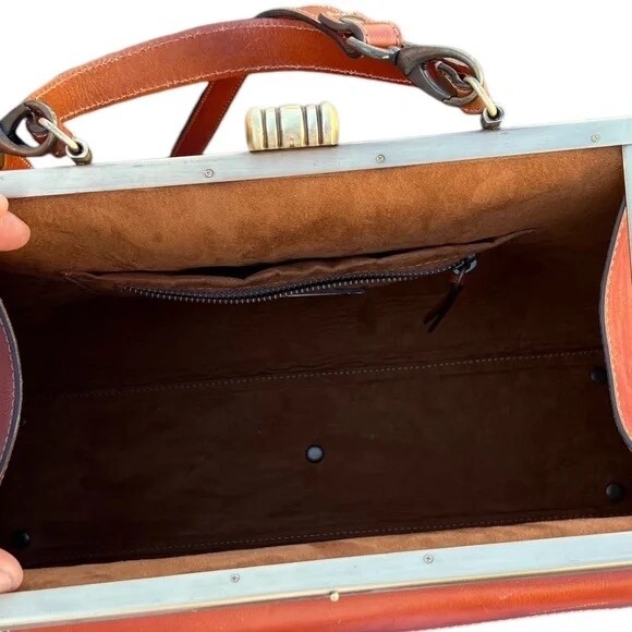 NWOT A. Bellucci Genuine Leather, Doctor Handheld shoulder bag. Women’s Cognac