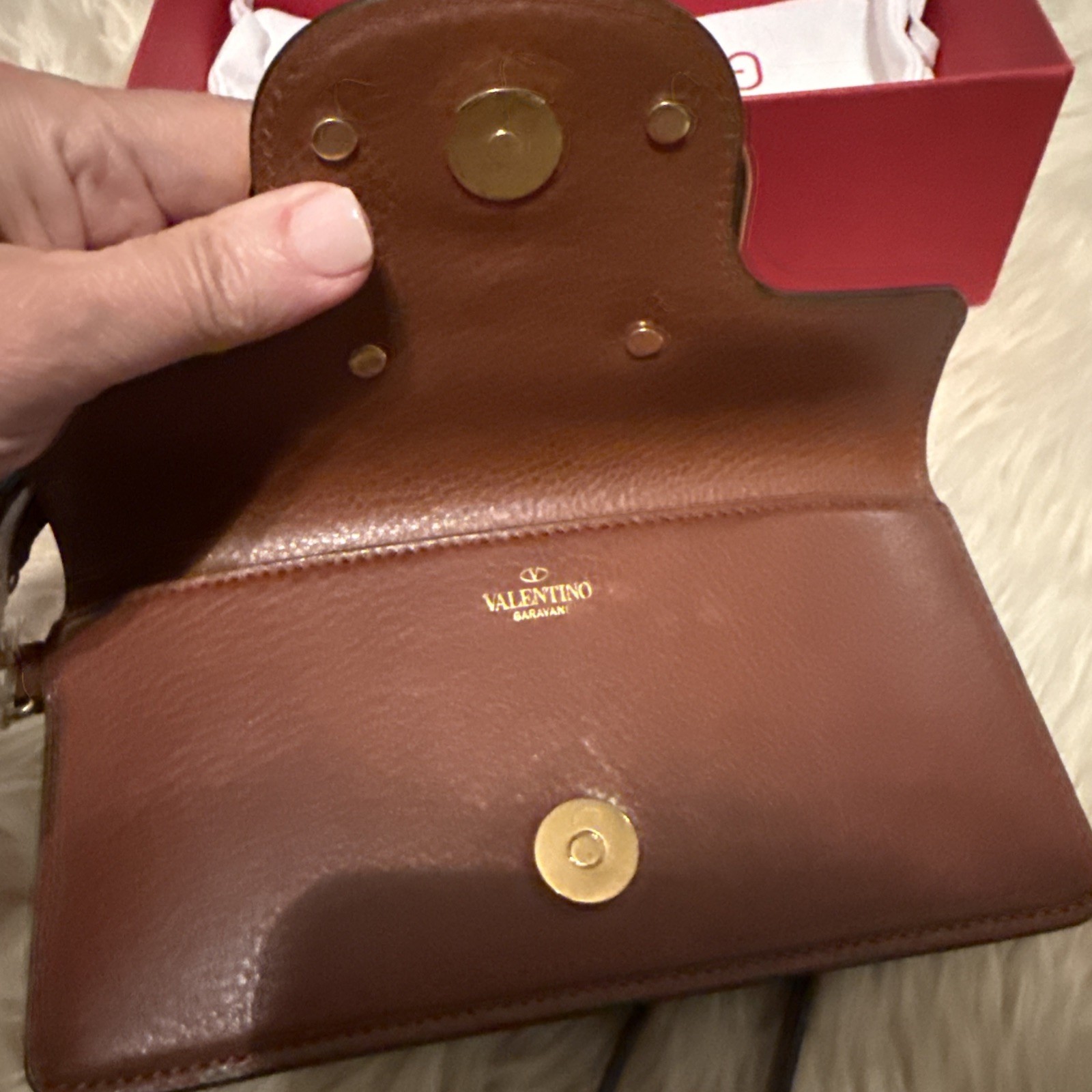 NWT VALENTINO GARAVANI VLOGO BROWN LEATHER LOCO PHONE CASE/CLUTCH BAG