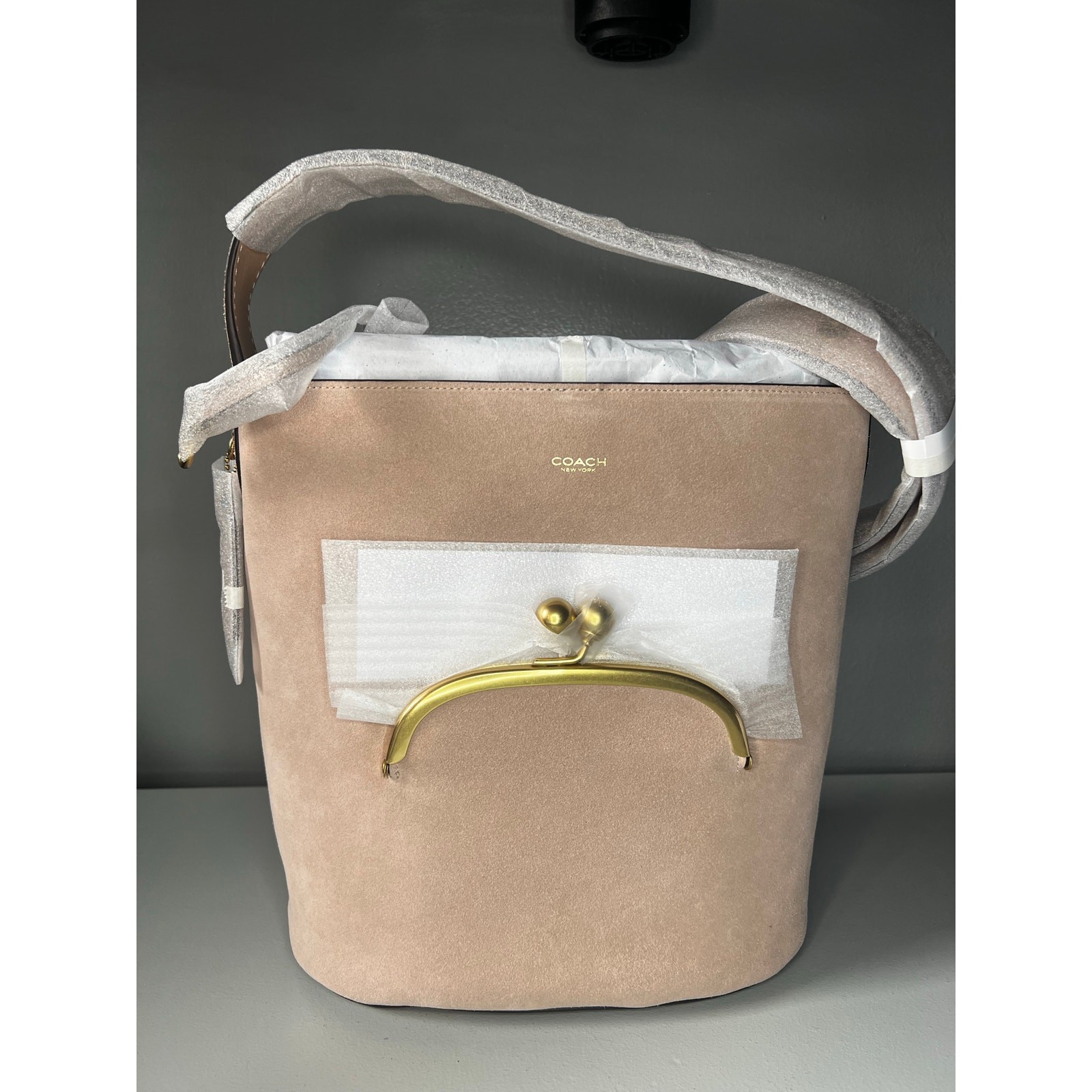 Coach Bleecker Bucket BagWith Kisslock – Brass/Nuage