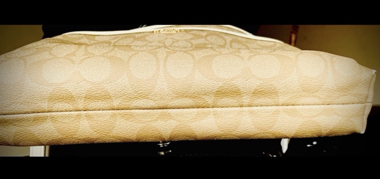Coach crossbody signature bag