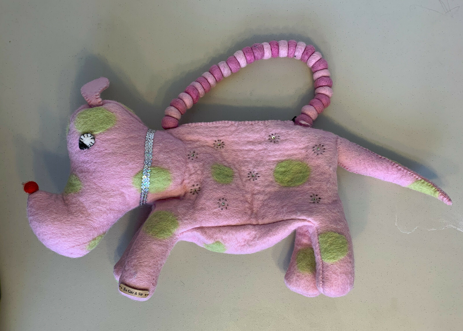 En Gry & Sif Scandinavian Handmade Felted Wool Purse Pink Dog w/ Green Spots