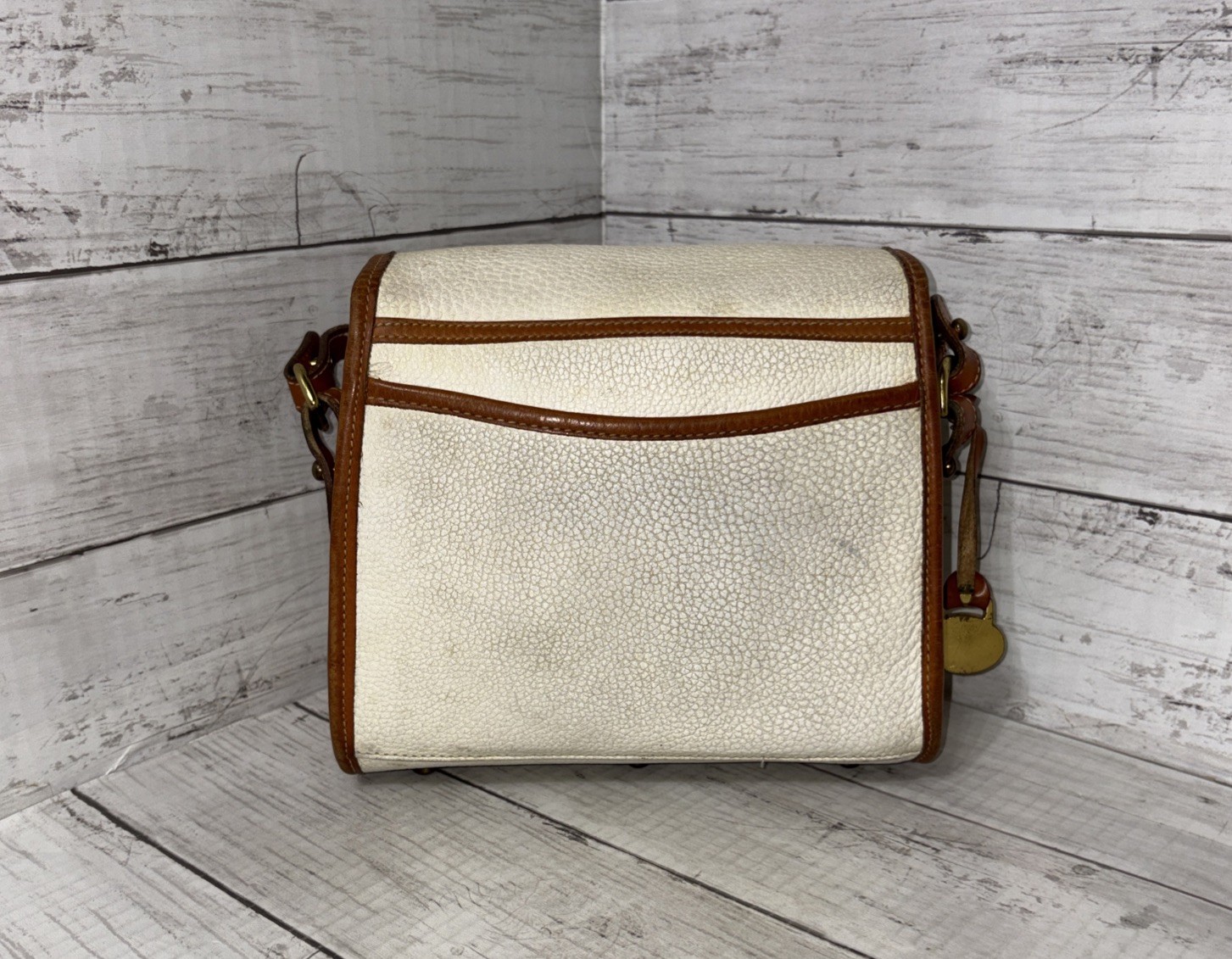 Vintage Dooney And Bourke All-Weather Cream Leather Essex Crossbody Pre-Owned