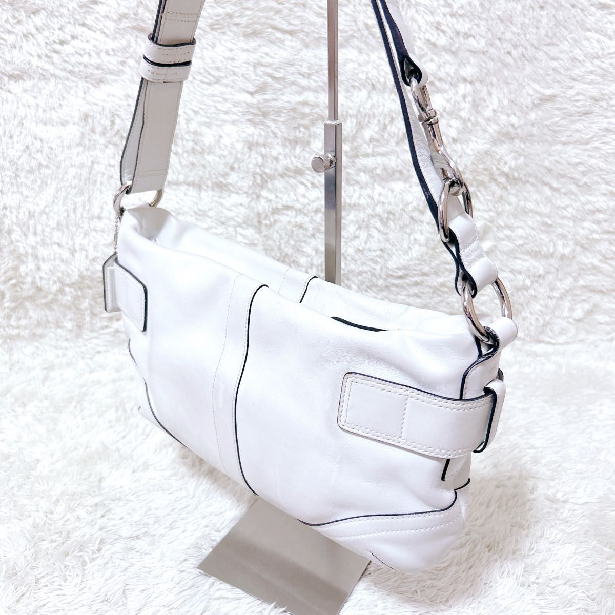 COACH Soho White Leather Shoulder Bag Women Silver Buckle Strap 33cm 21cm Auth