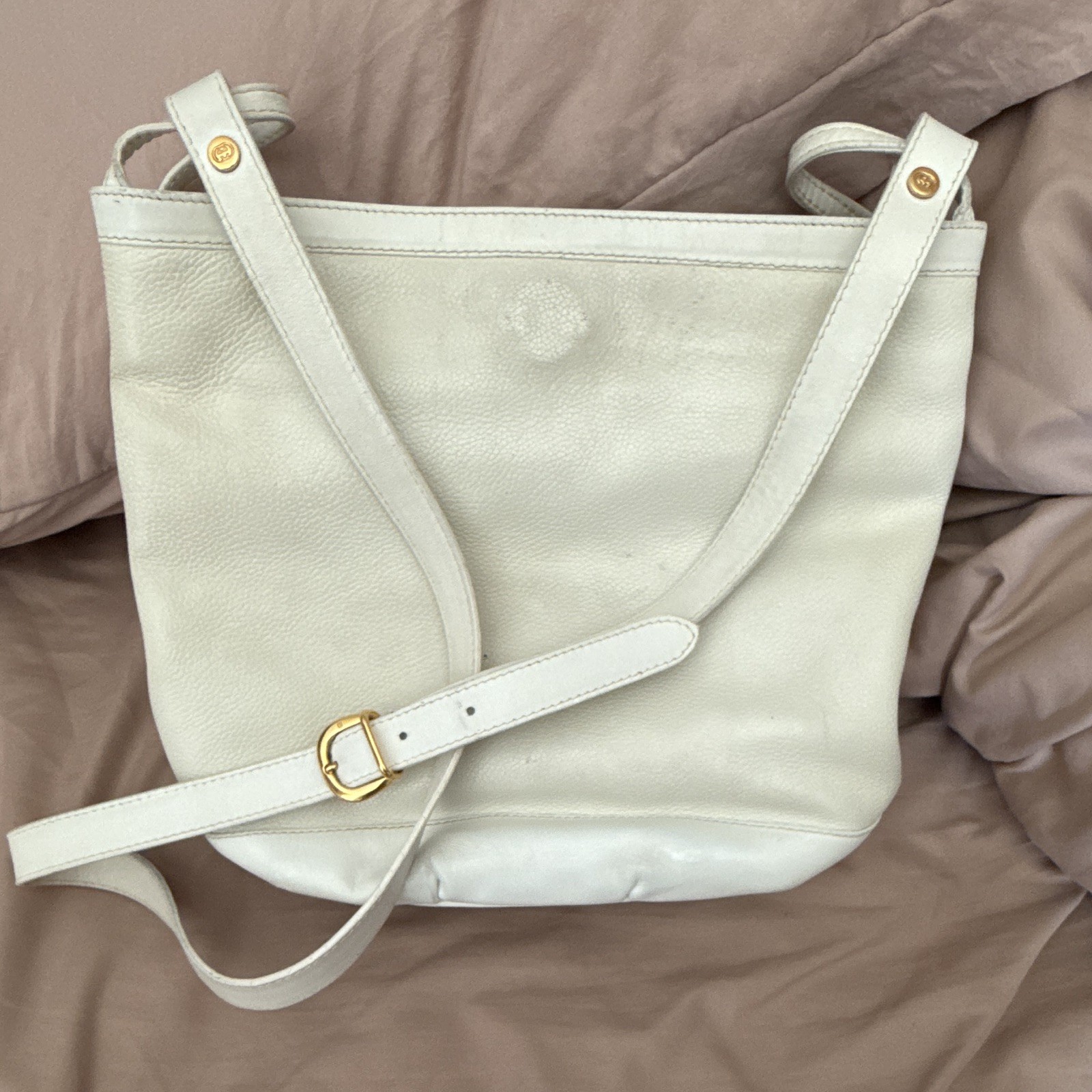 Gucci White Solid Shoulder Bag Gold Hardware Magnetic Closure Adjustable Strap