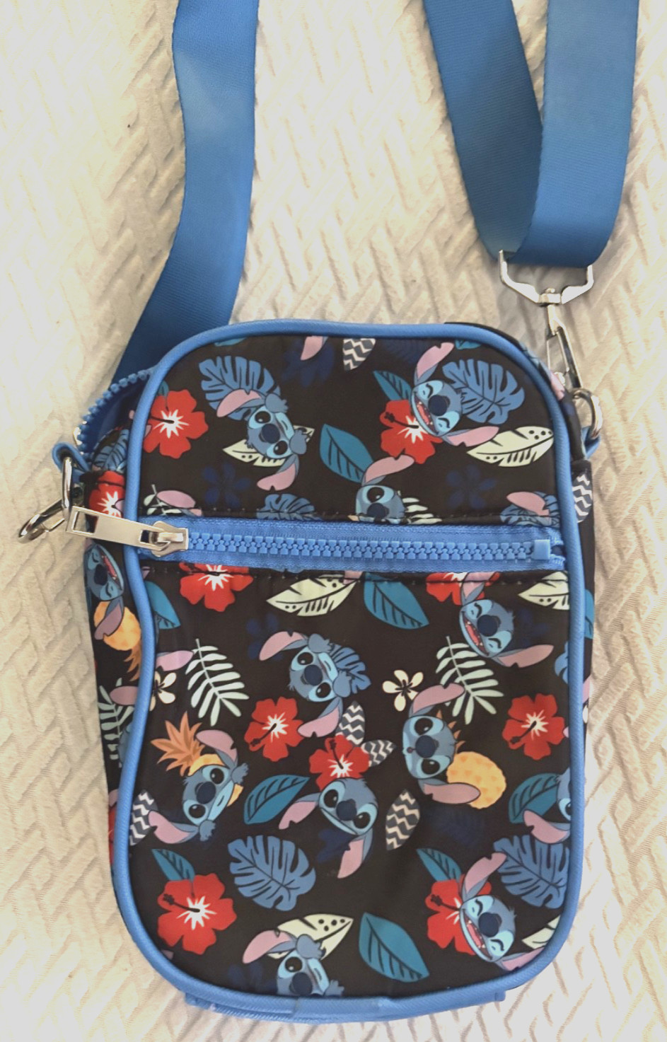 Bioworld Disney Lilo & Stitch 8in Crossbody Bag Hawaiian