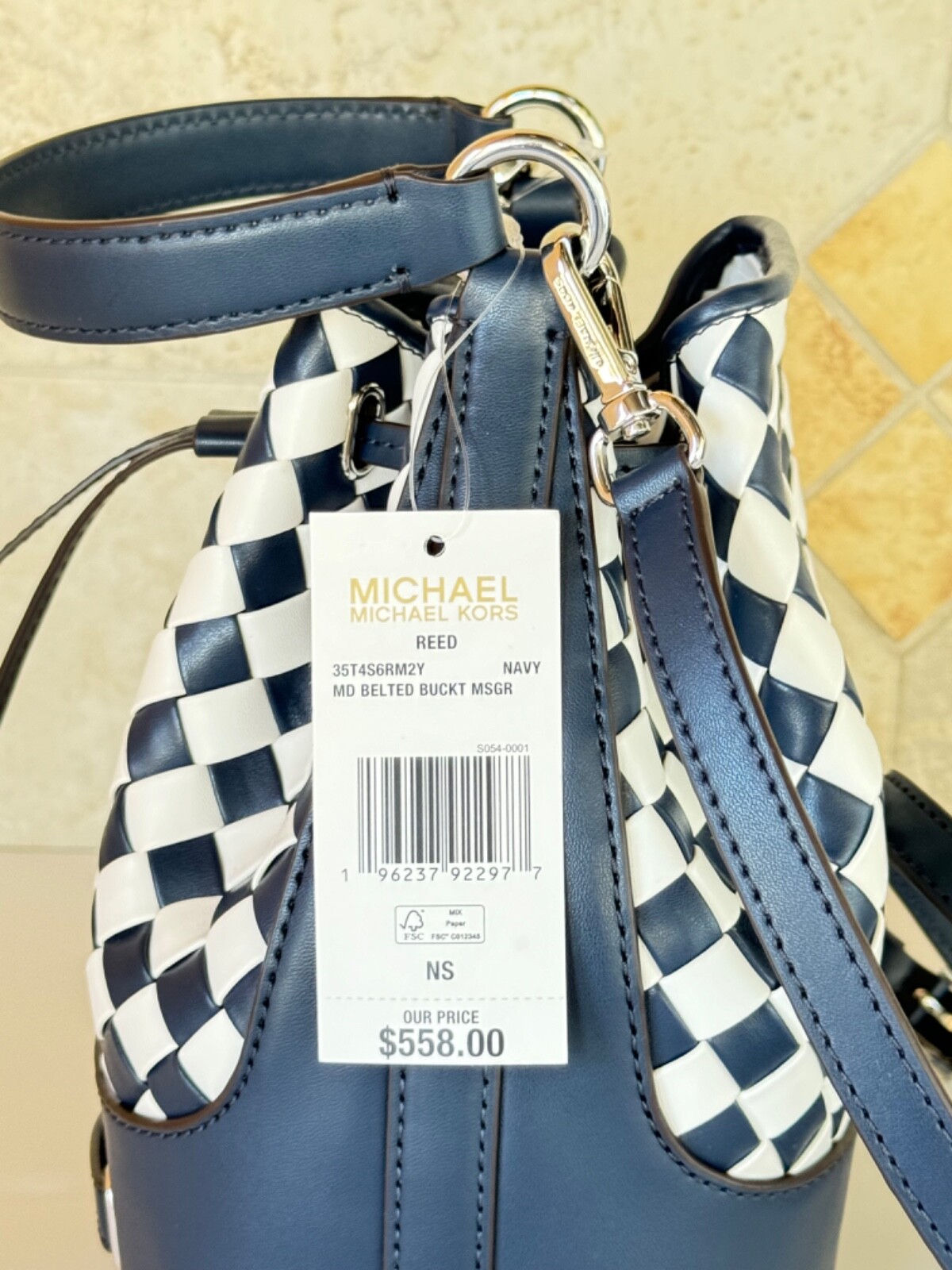 MICHAEL KORS REED MD BELTED TH BUCKET SHOULDER MESSENGER BAG WOVEN NAVY MULTI