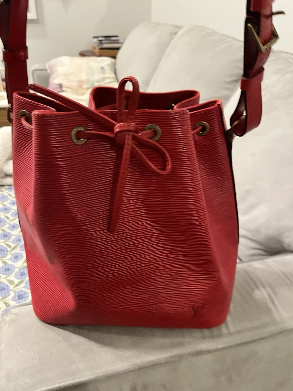 Authentic Louis Vuitton Petit Noé Shoulder Bag Red Leather Epi