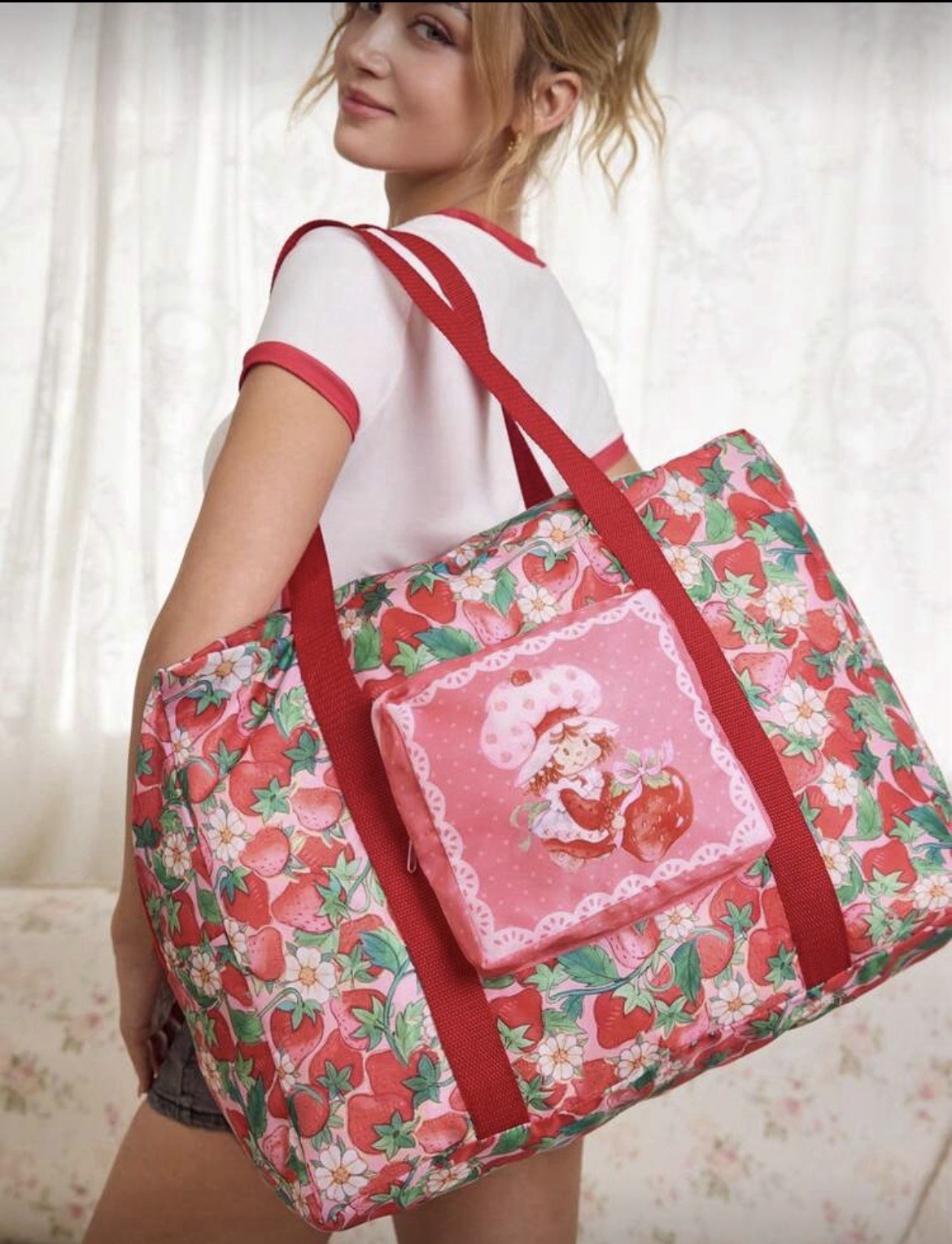 New 18” STRAWBERRY SHORTCAKE Handbag ZIPPER Duffel GYM Bag RED Tote Purse Travel