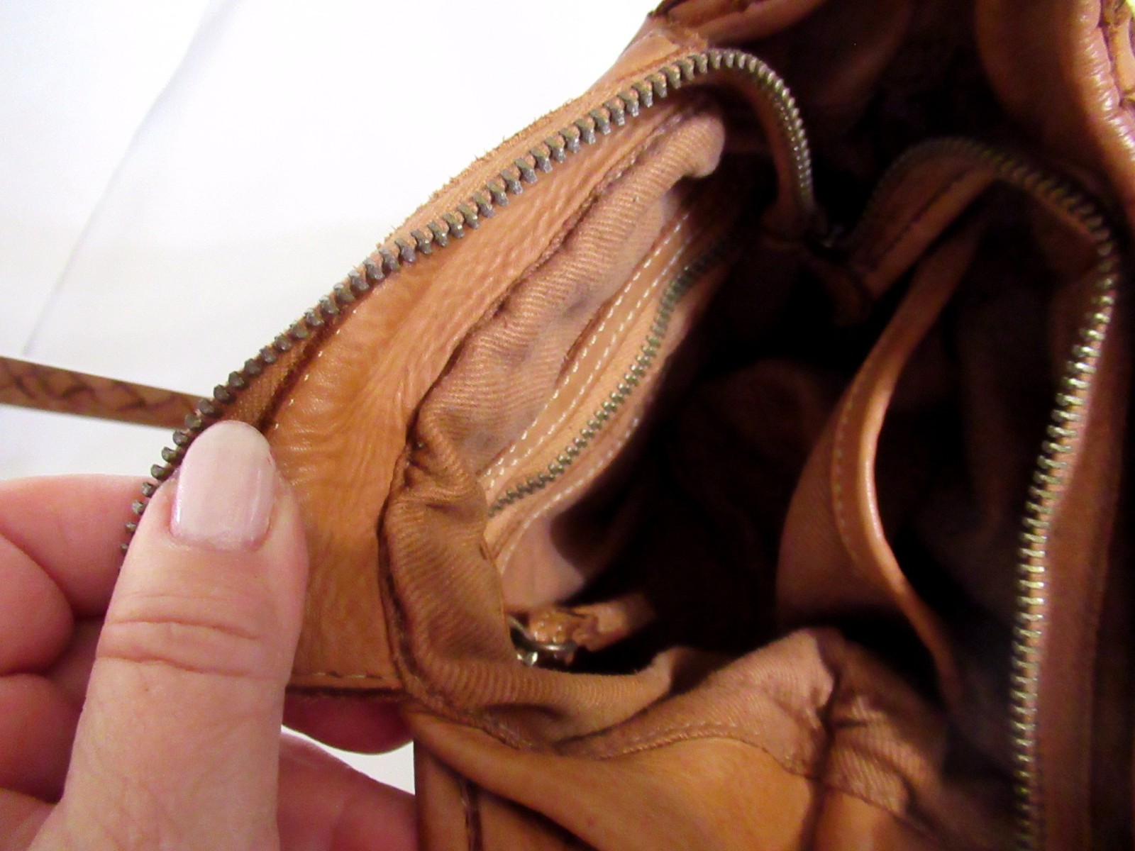 ITALIAN GENUINE HAND WOVEN VINTAGE-WASHED LEATHER WRISTLET BAG – MADE IN ITALY