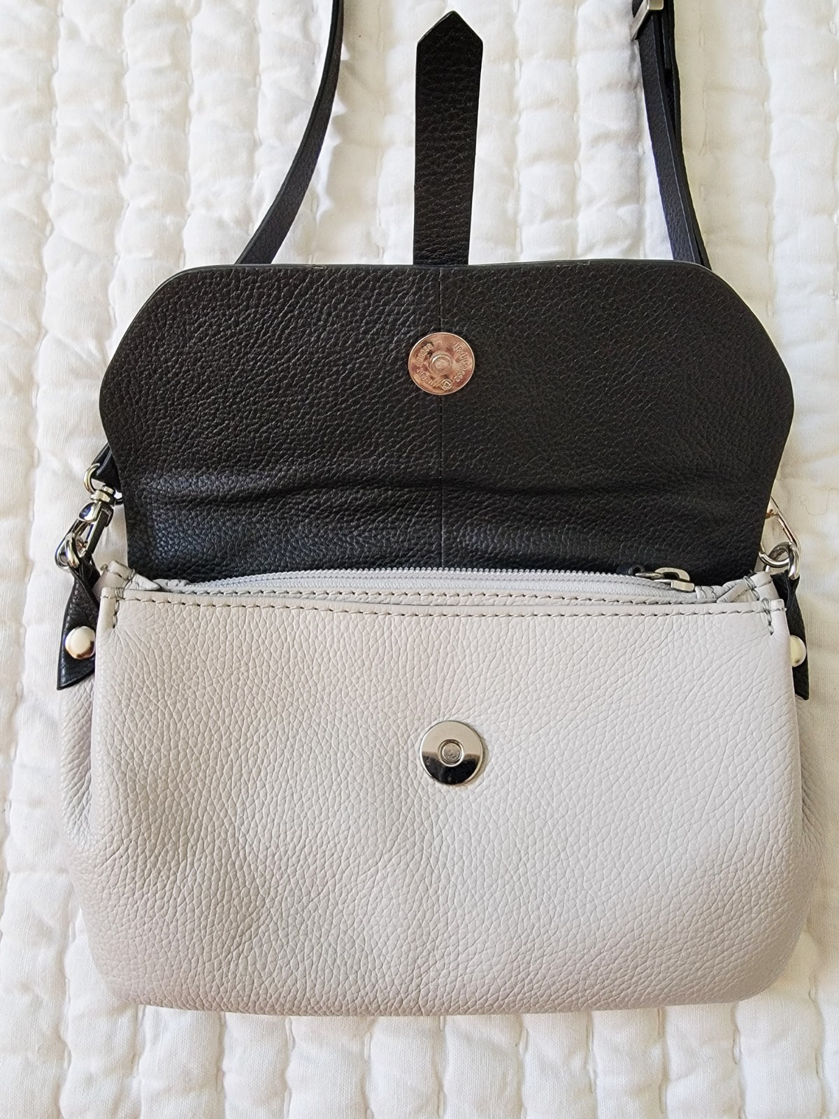 NEW HADAKI New Orleans Black & Ivory Pebbled LEATHER Cross Body PURSE Bag Modern