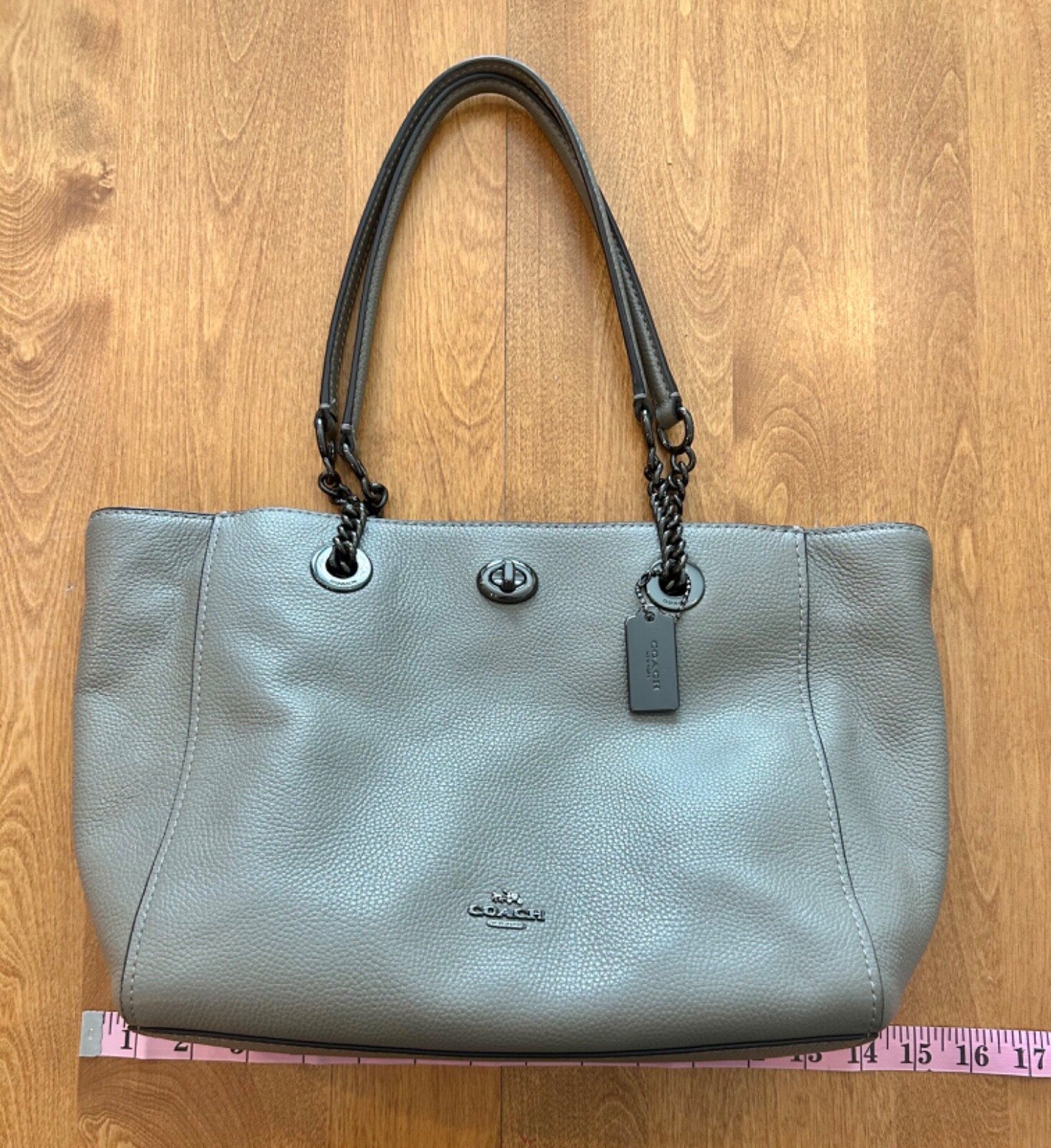 COACH #57107 TURNLOCK TAUPE PEBBLE LEATHR BLACK STAINLESS HW SHLDR TOTE HANDBAG