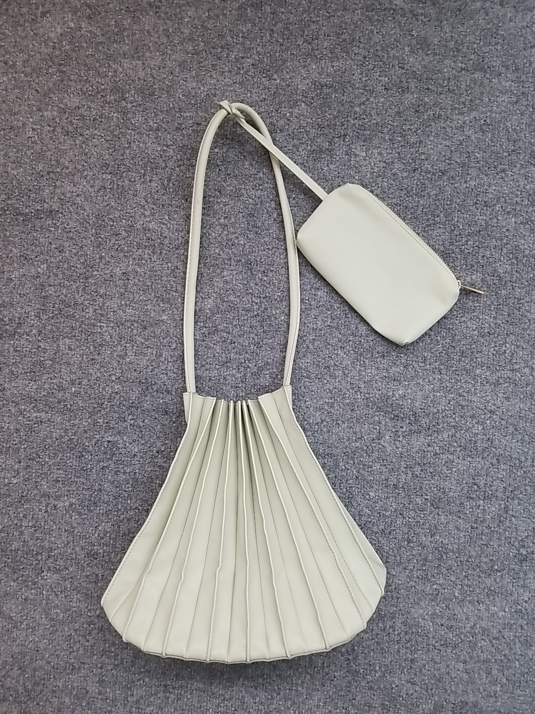 A New Day Self Closing Pleated Purse w Matching Mini Zip Clutch in Lght Green 21