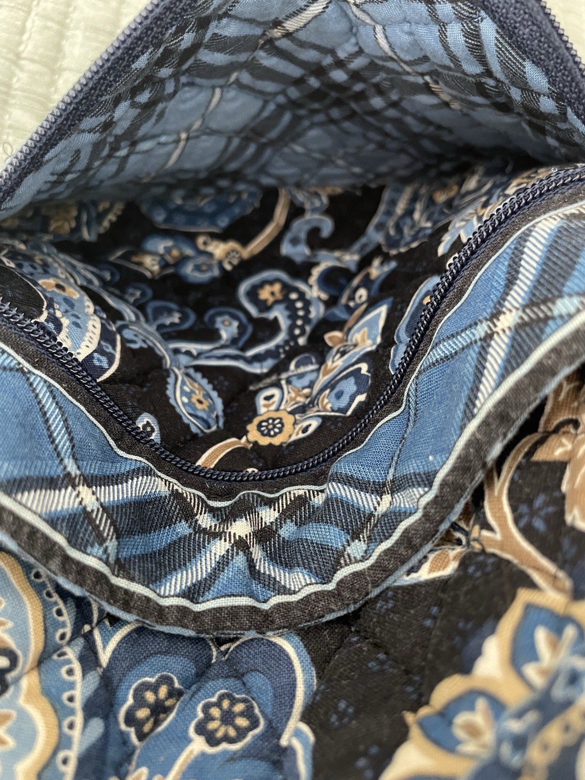 Vera Bradley 10×10″ Cross Body Purse in Retired Windsor Navy Blue Pattern