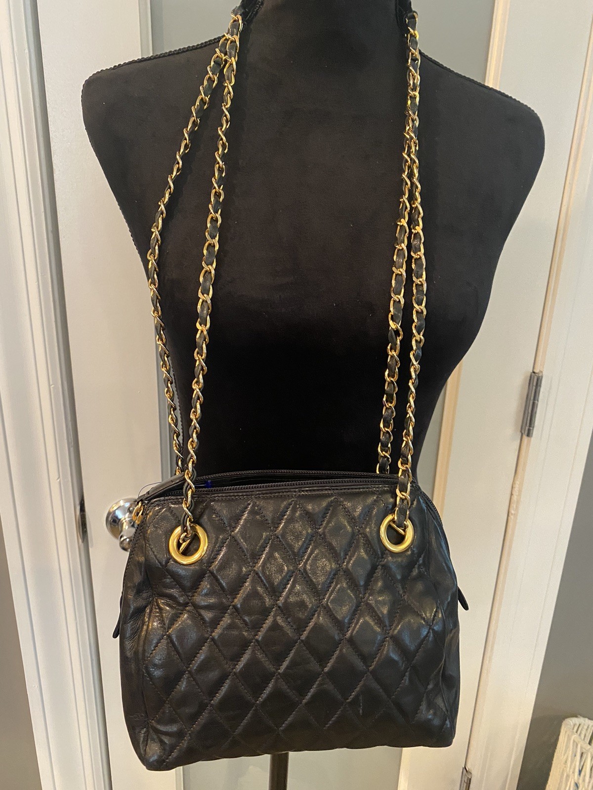 Neiman Marcus Black quilted leather Gold Chain Strap Shoulder Bag Purse
