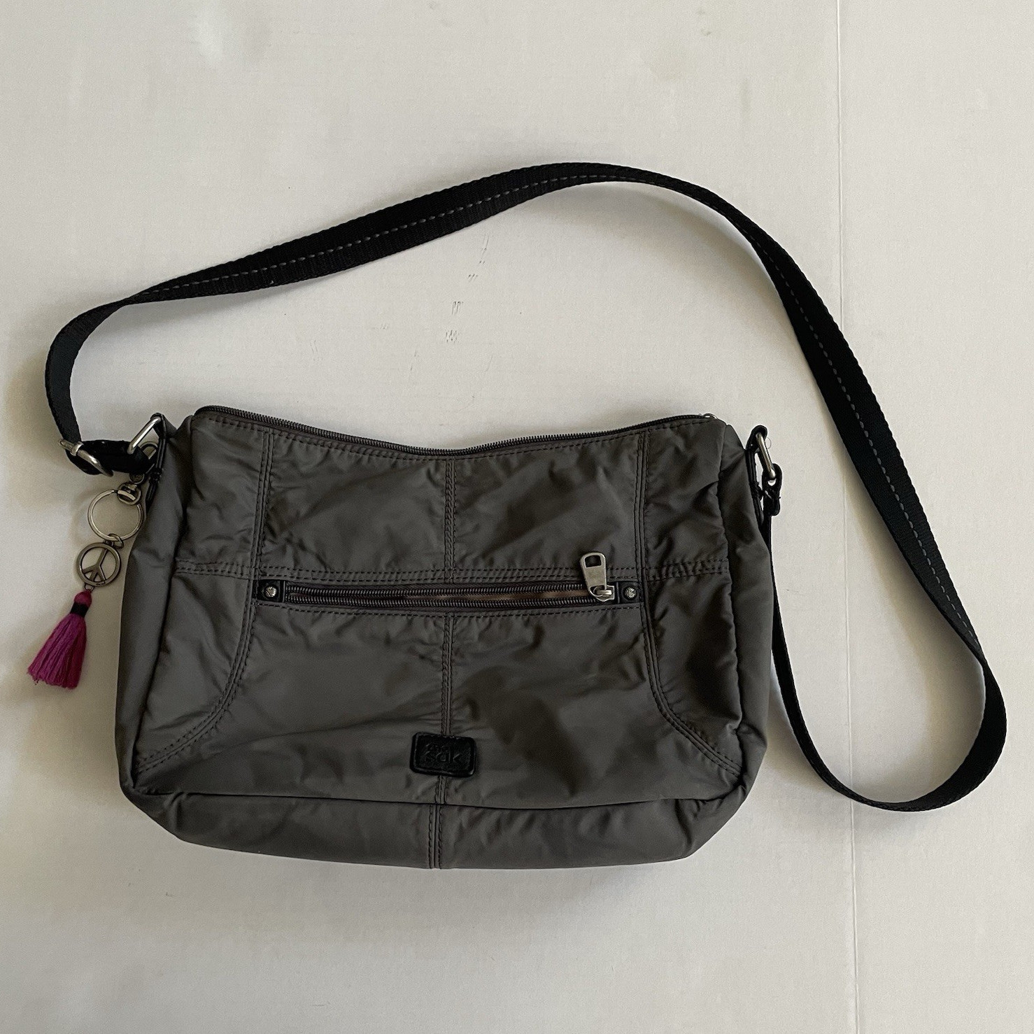 Gray Shoulder/Crossbody Bag Zip Closure Adjustable Black Strap Lined Pockets