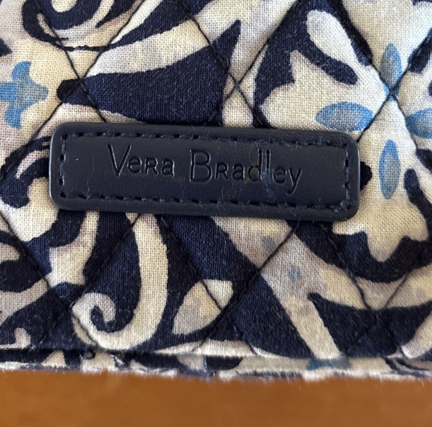 VERA BRADLEY Steel Blue Medallion Grand Traveler Bag Weekender 22” Carry On EUC