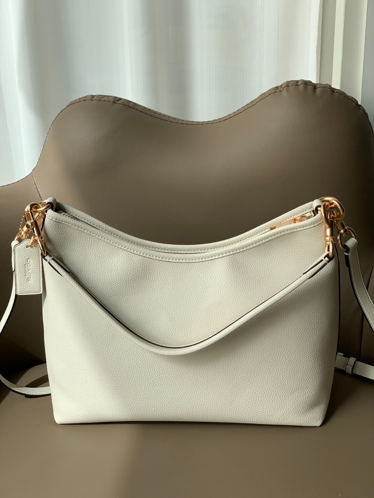 COACH CR148 Laurel Shoulder Bag Soft Pebble Leather Chalk Outlet New