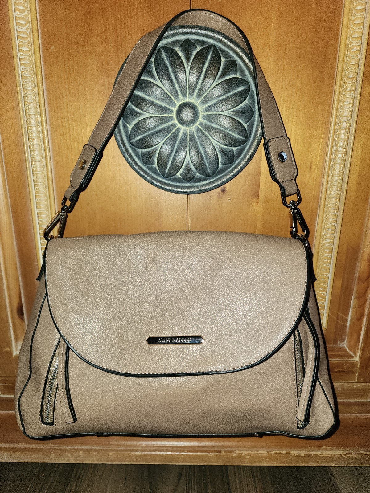 Steve Madden Beige Pebbled Shoulder Bag, Zip/Magnetic Closure, Gold Hardware