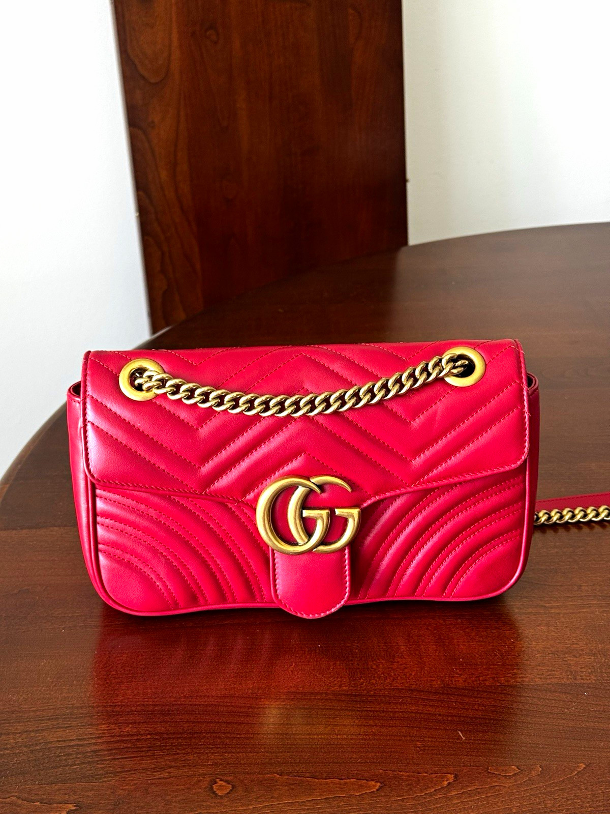 Gucci GG Marmont Red Chevron Quilted Flap Shoulder Bag w/ Gold Chain Strap