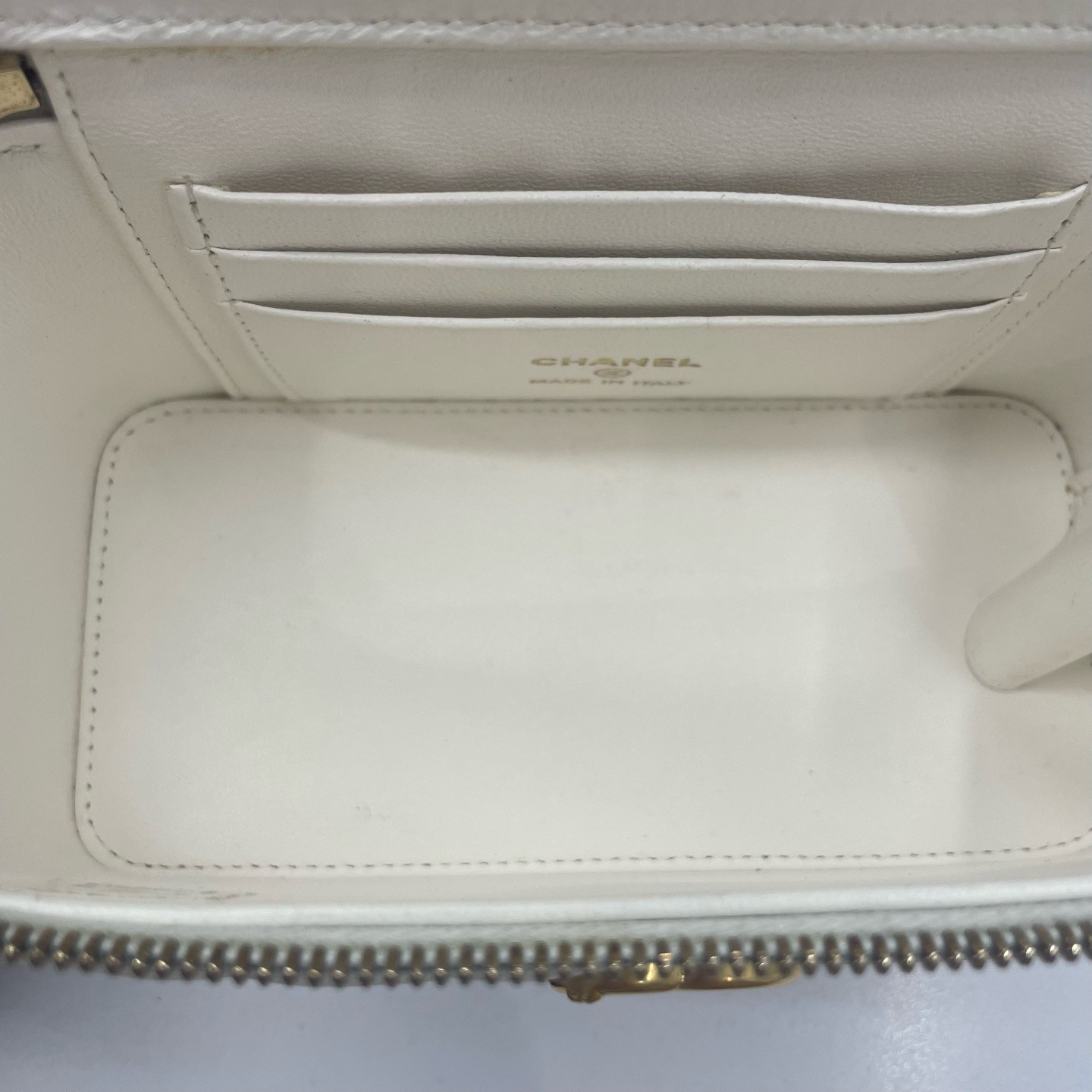 Chanel 23P Vanity Case White Leather Gold Hardware Ball Chain Bag[Duties Paid]