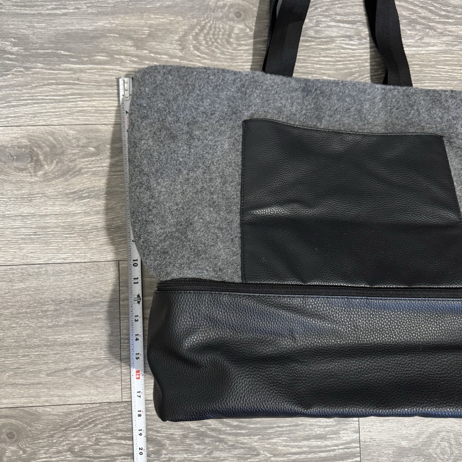 DSW Gray Textured Felt Weekender Tote Travel Bag With Compartment 18x16x7 in