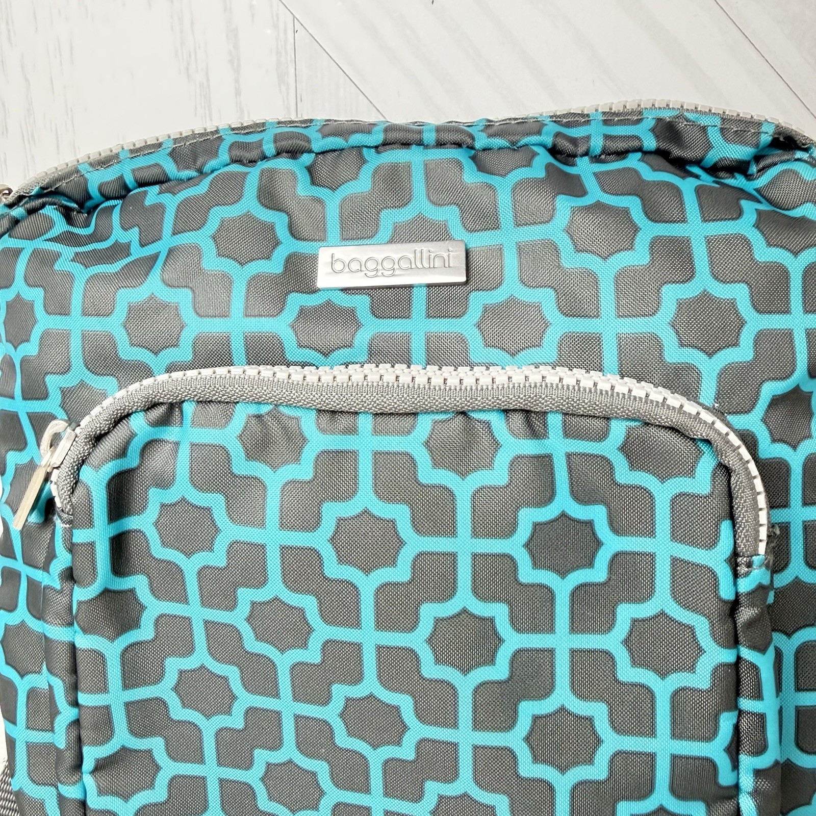 Baggallini Crossbody Bag Blue/Turquoise~Gray Geometric Pattern Adjustable Strap