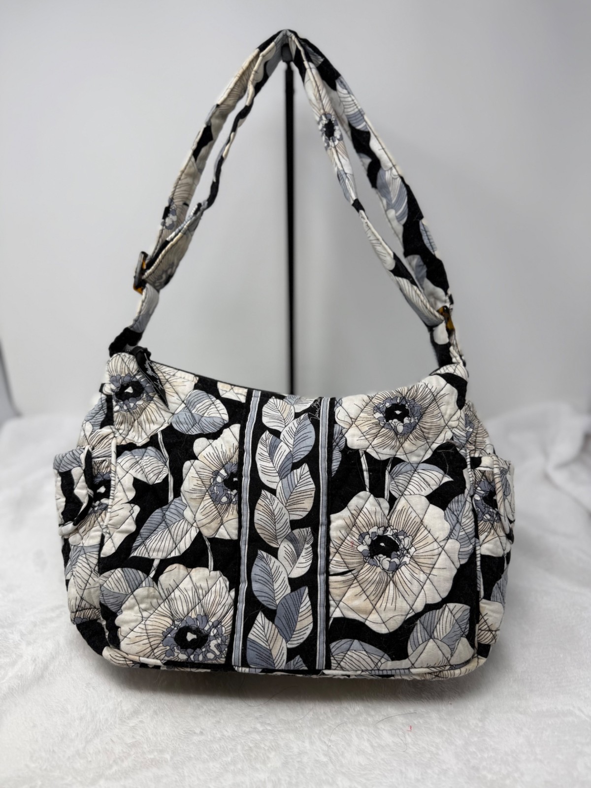 Vera Bradley PURSE 11″ by 7″ by 4.5″ in the Camellia Pattern