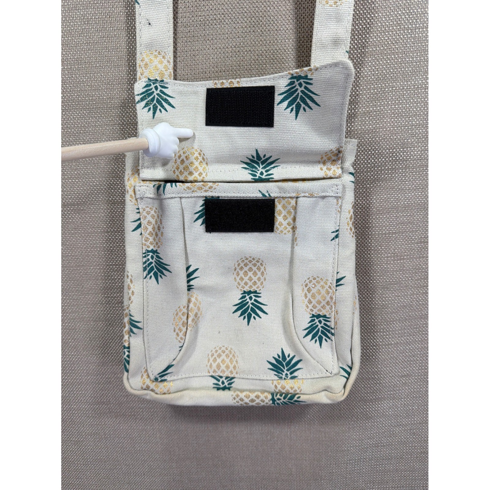 KAVU Keeper Crossbody Bag Canvas Pineapple Print Tropical Shoulder Purse Cream