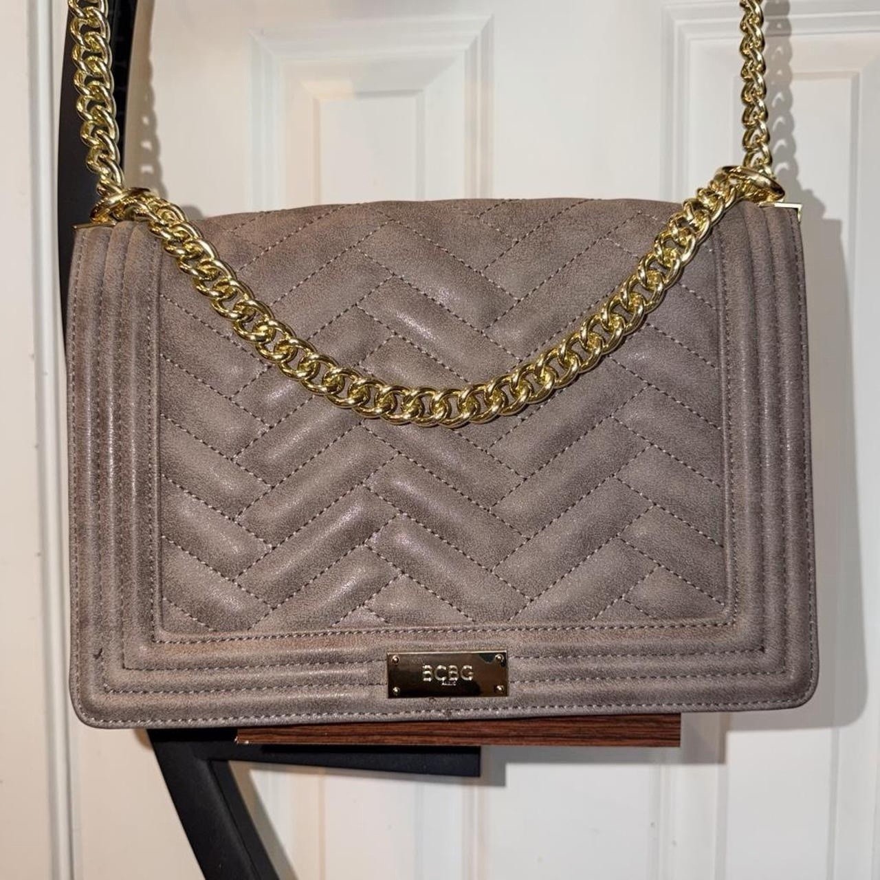 BCBG Paris Gray Chevron Quilted Medium Shoulder Bag Gold Chain Strap Magnetic
